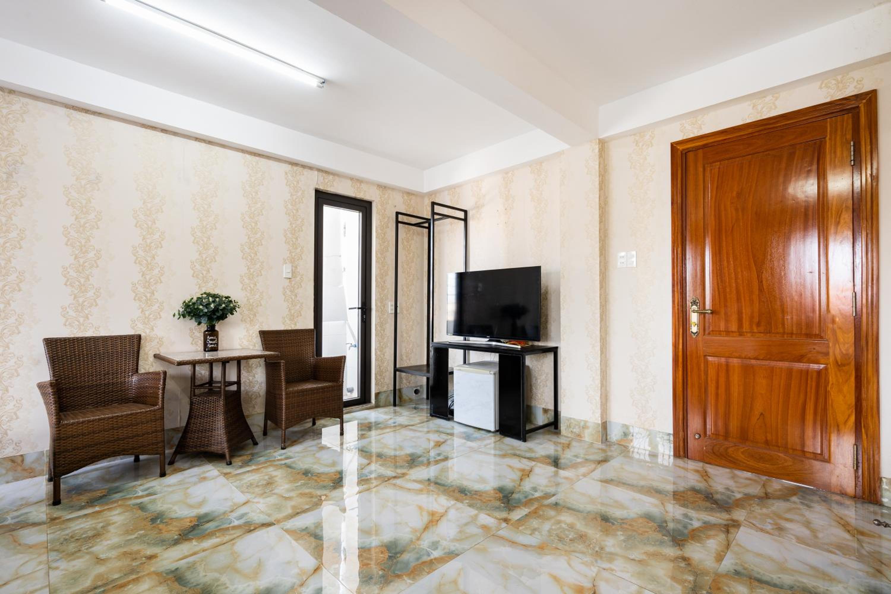 Family Room - Photo 10