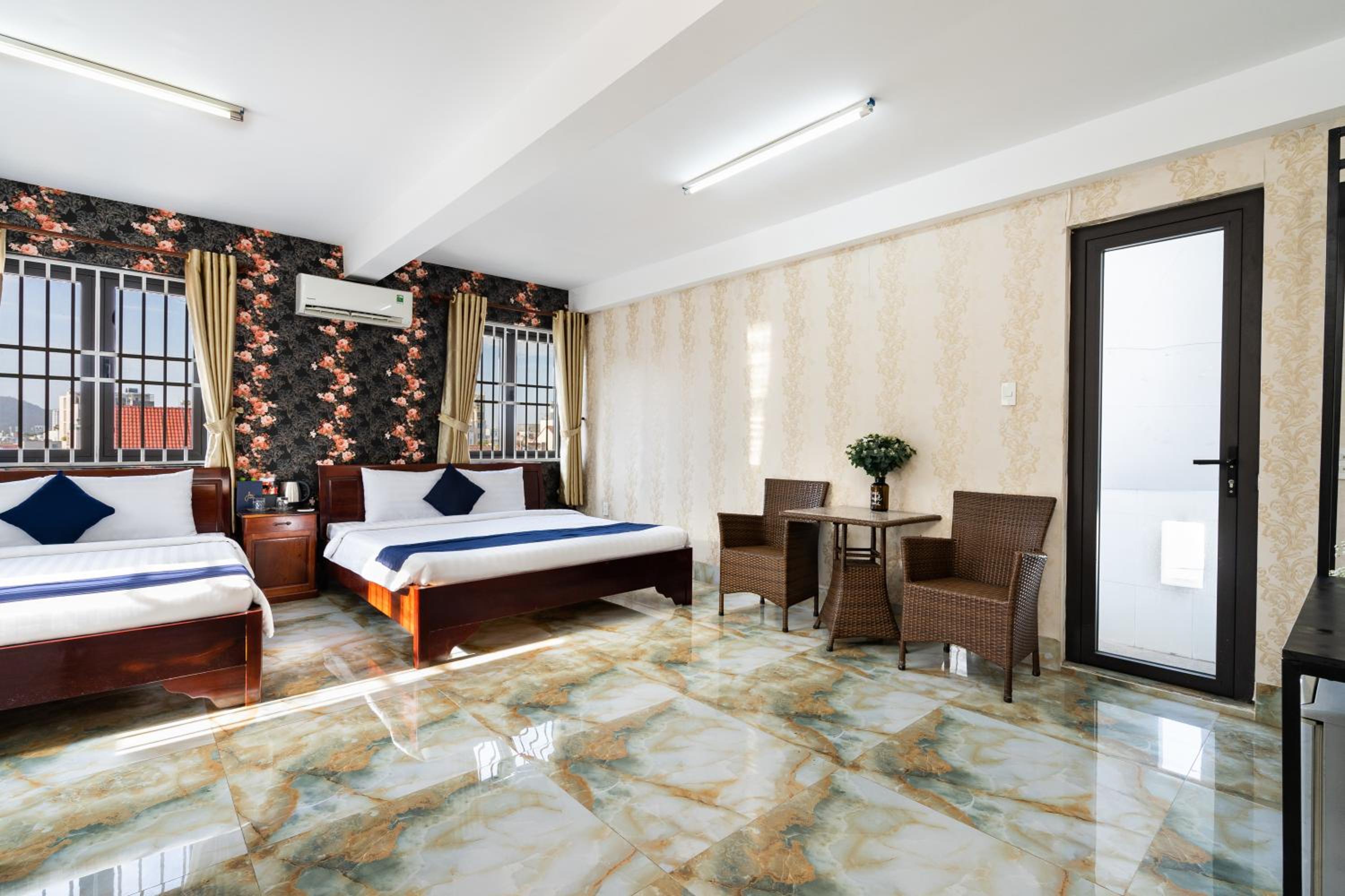 Family Room - Photo 3