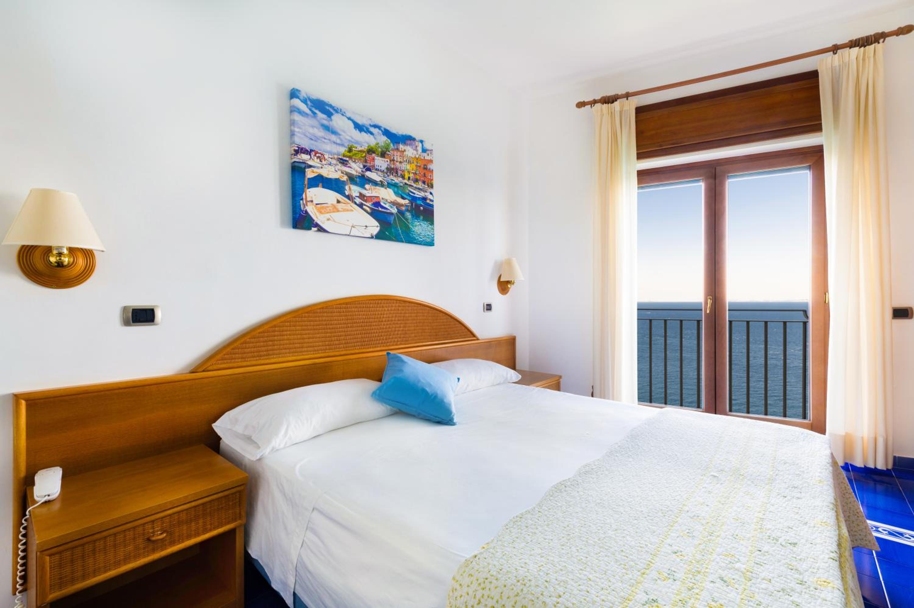Double Room with Sea View - Photo 4