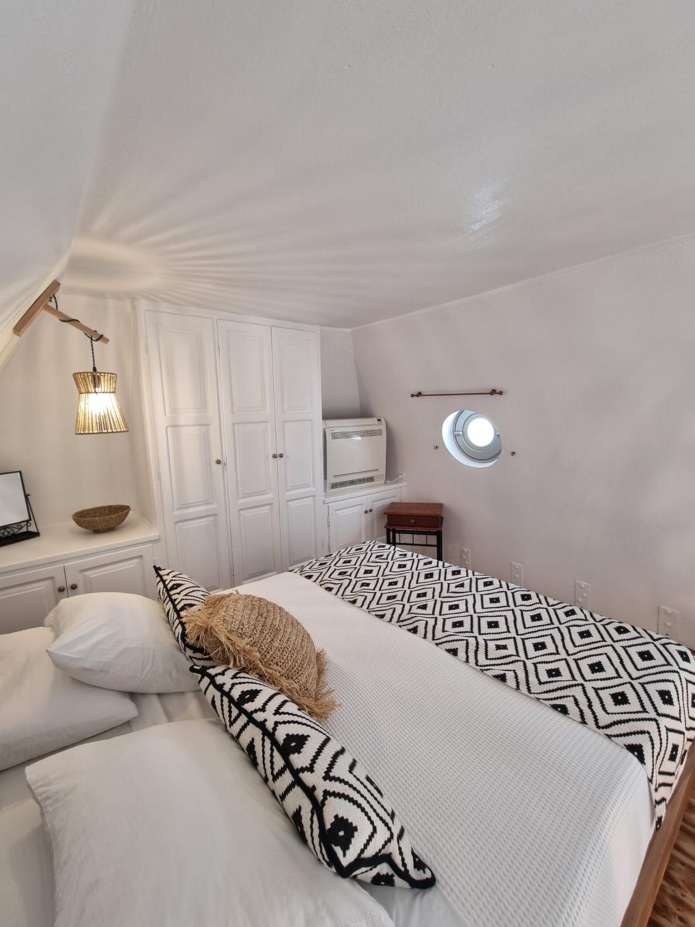 One-Bedroom House photo 1