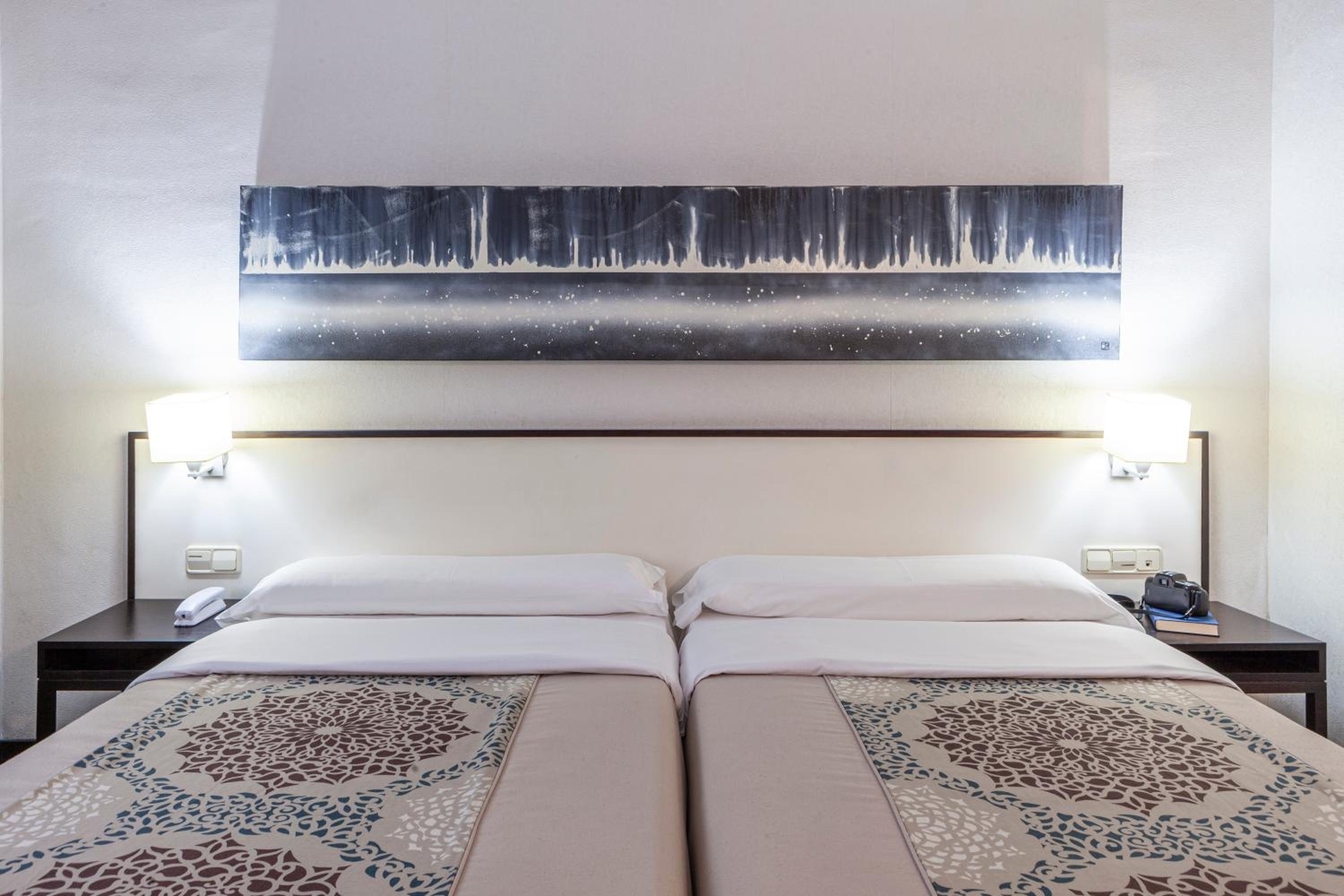 Double or Twin Room - Photo 7