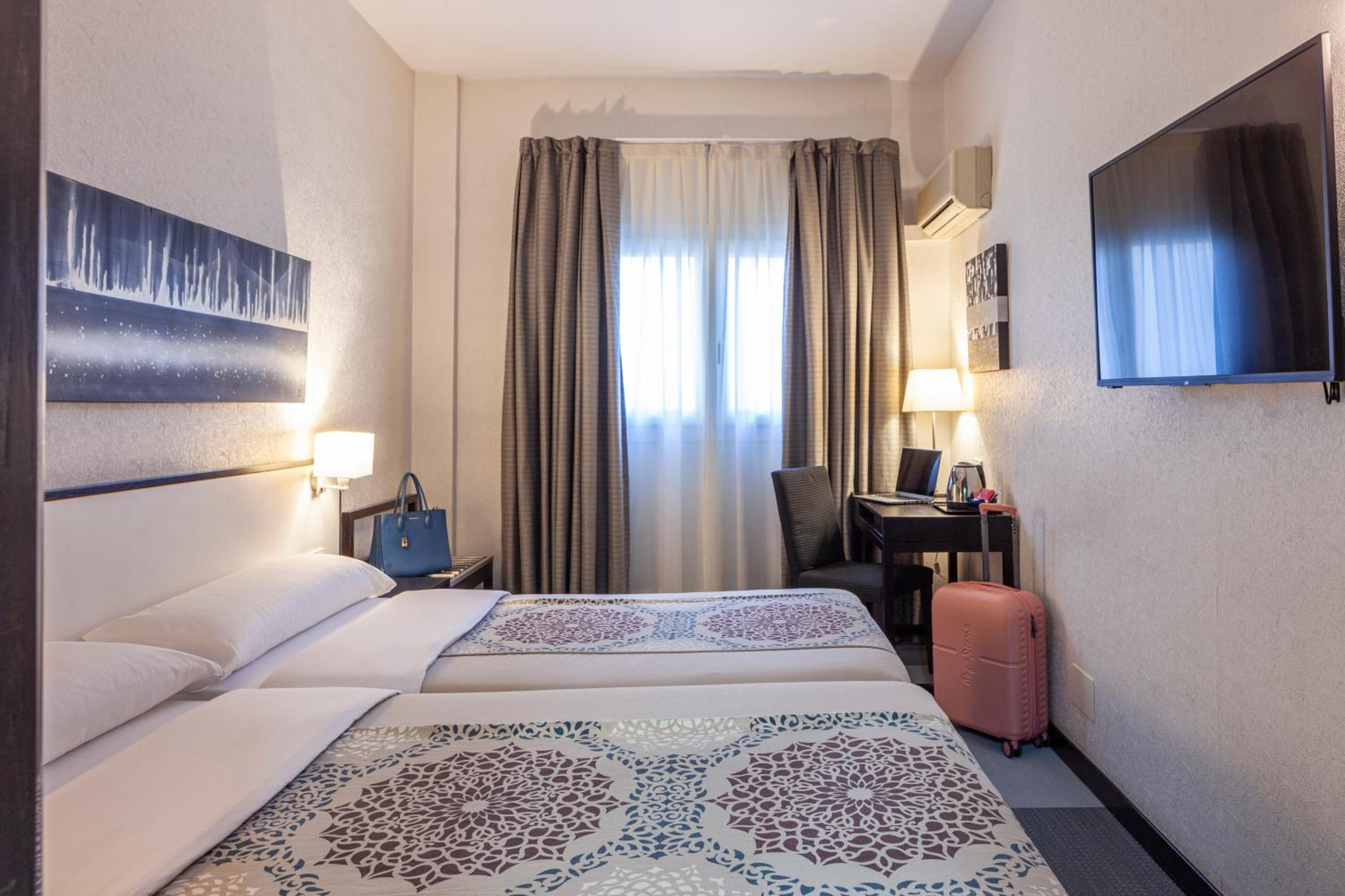 Double or Twin Room - Photo 4
