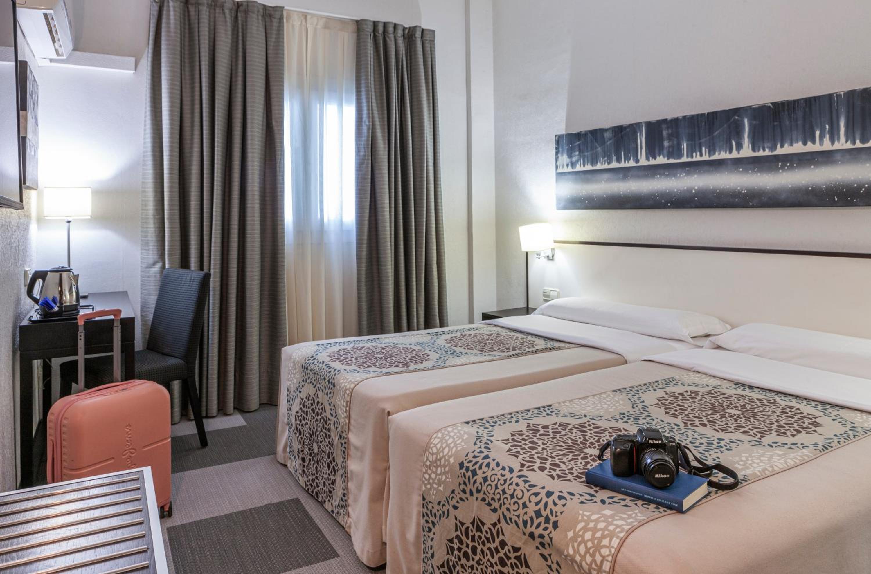 Double or Twin Room - Photo 5