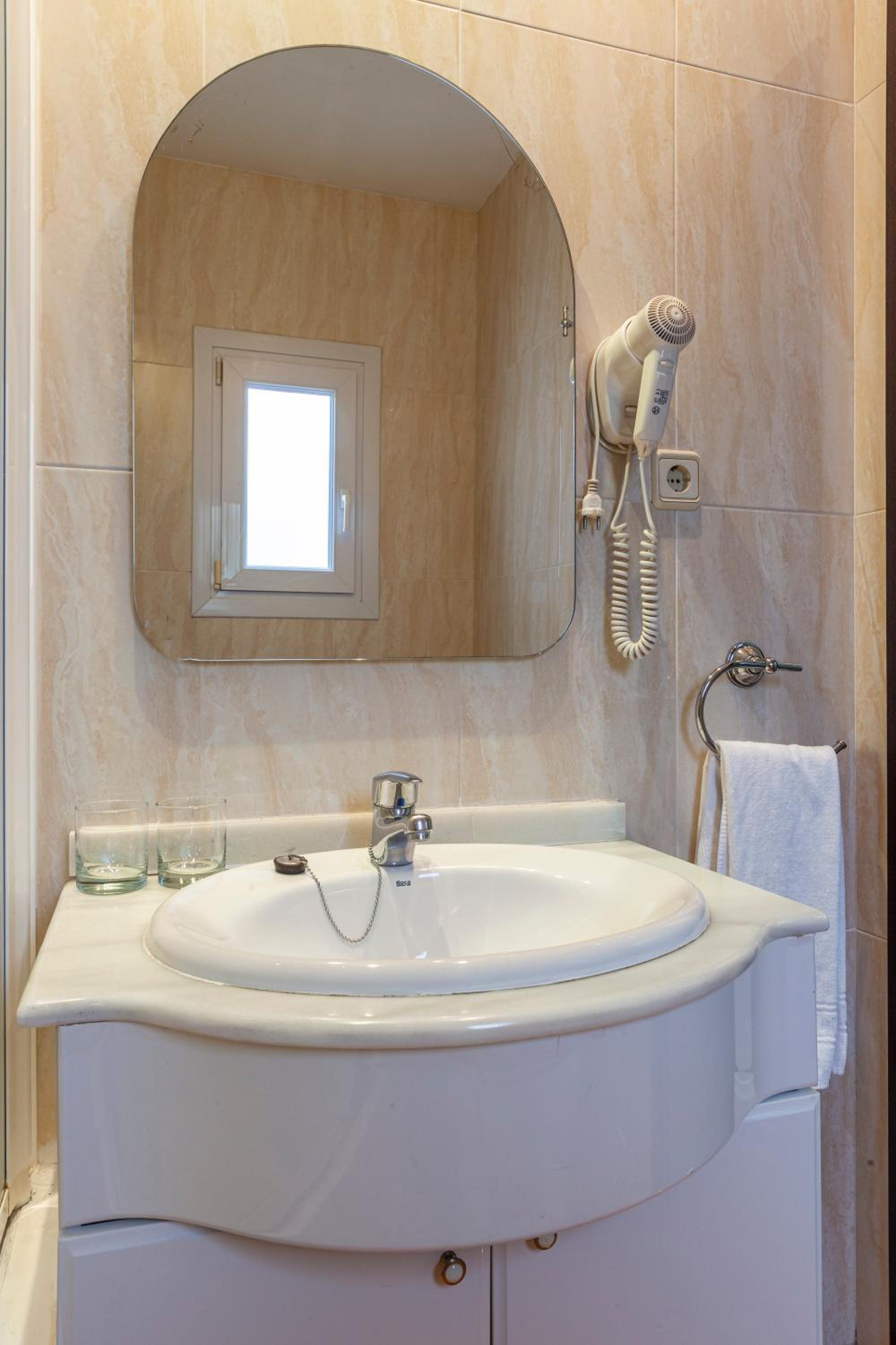 Superior Double or Twin Room - Photo 6