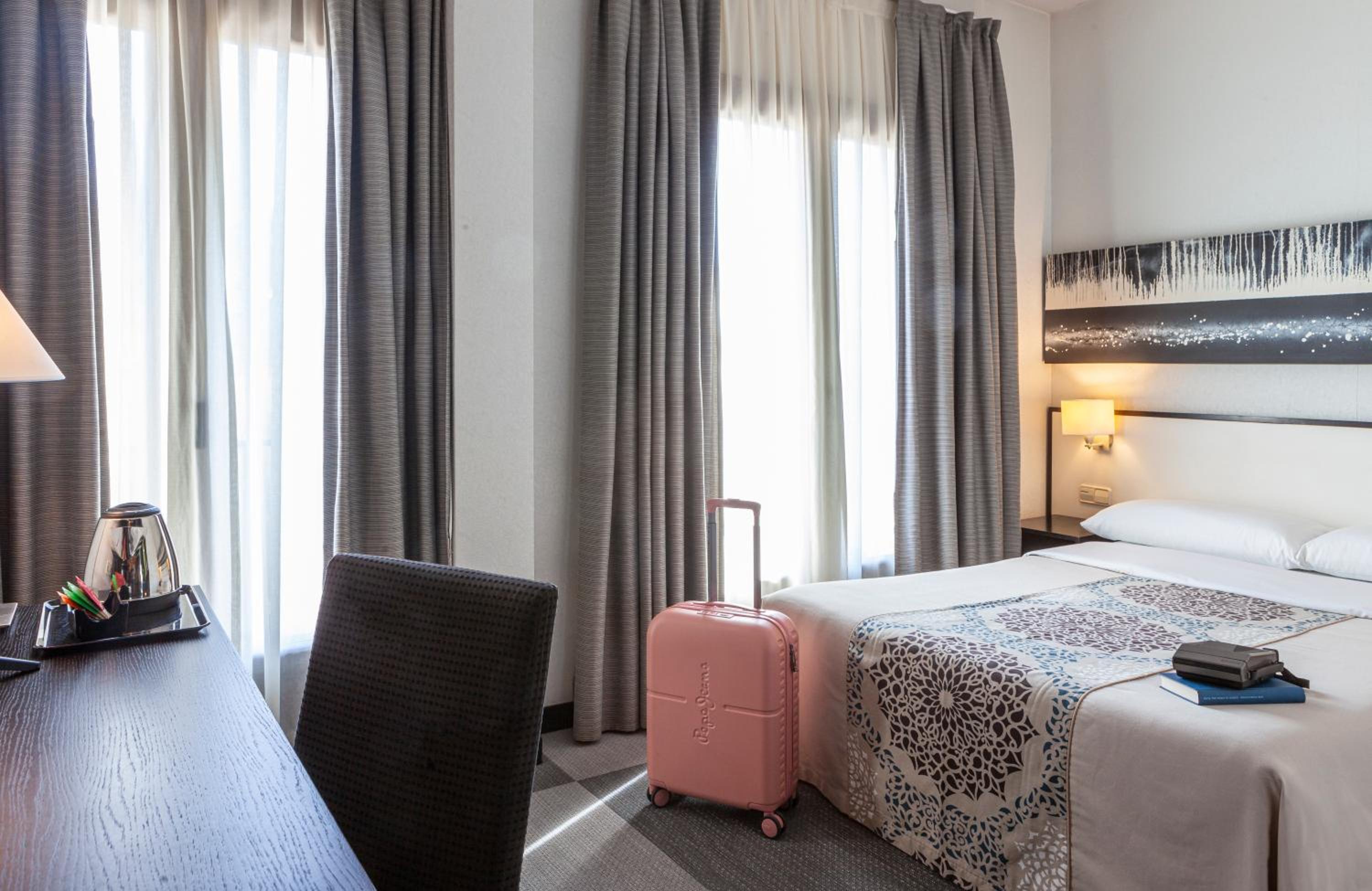 Superior Double or Twin Room - Photo 12
