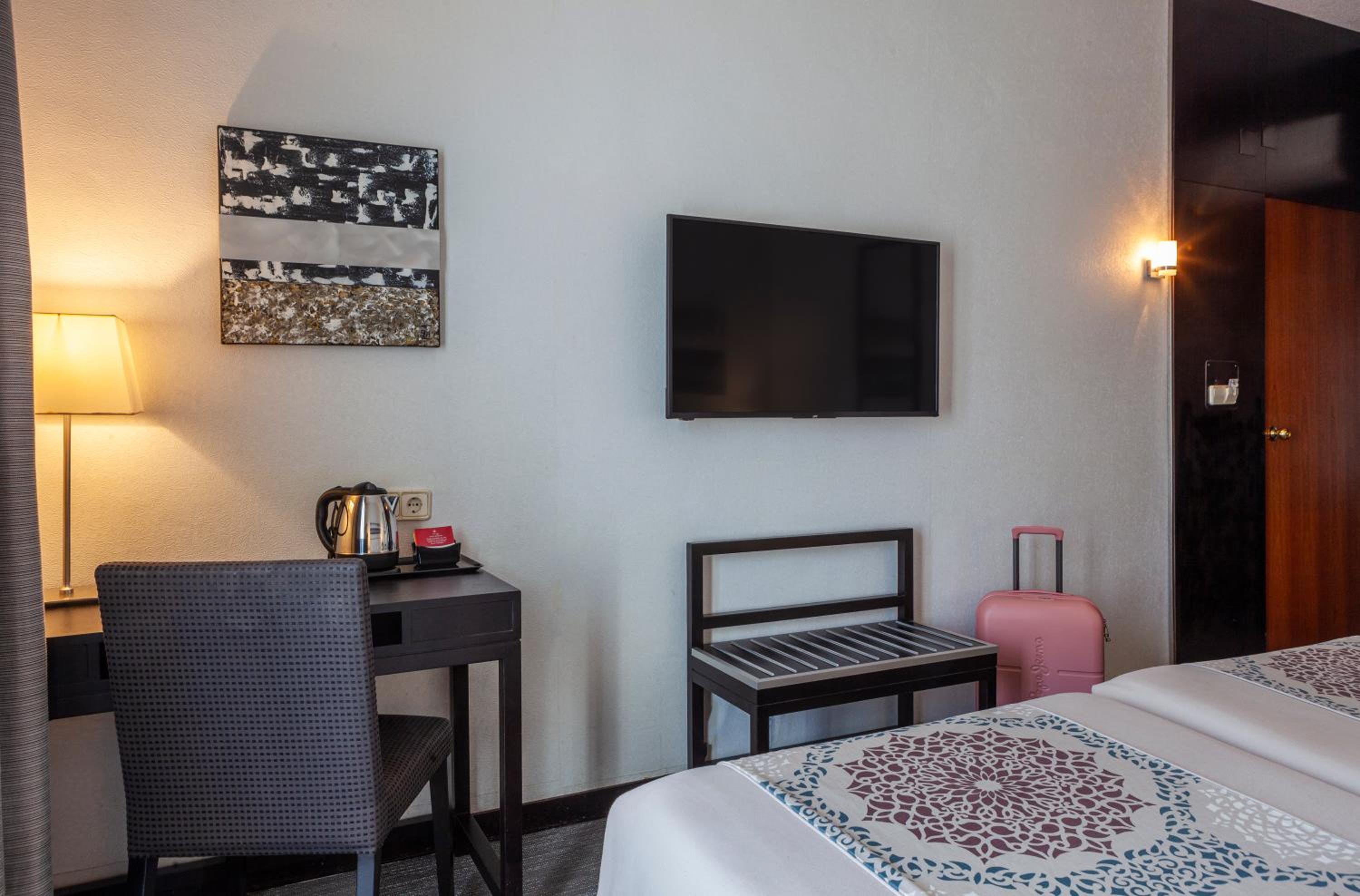 Superior Double or Twin Room - Photo 11
