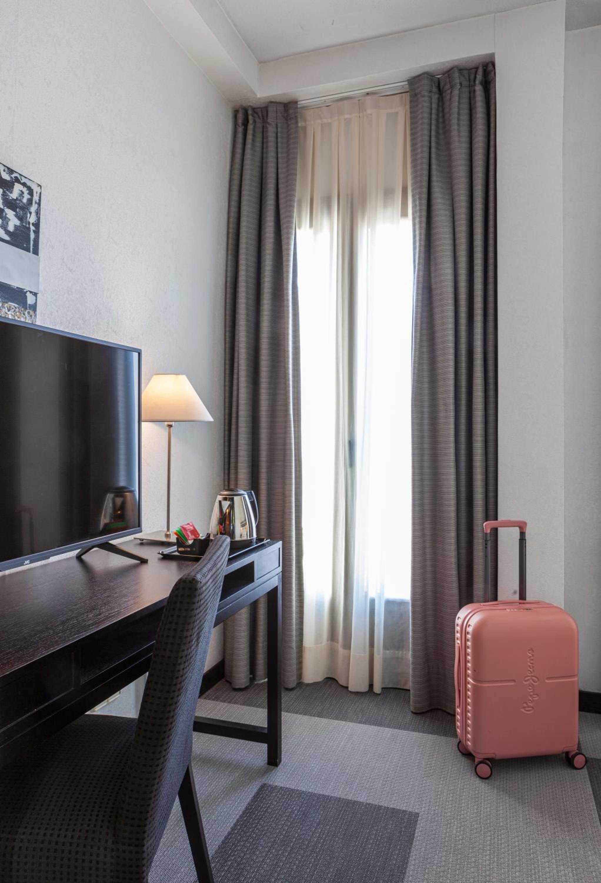 Superior Double or Twin Room - Photo 7