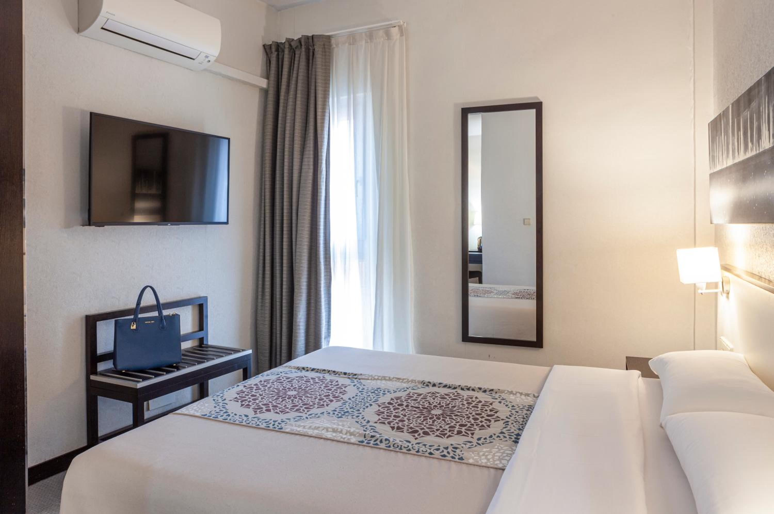 Queen Room - Photo 6