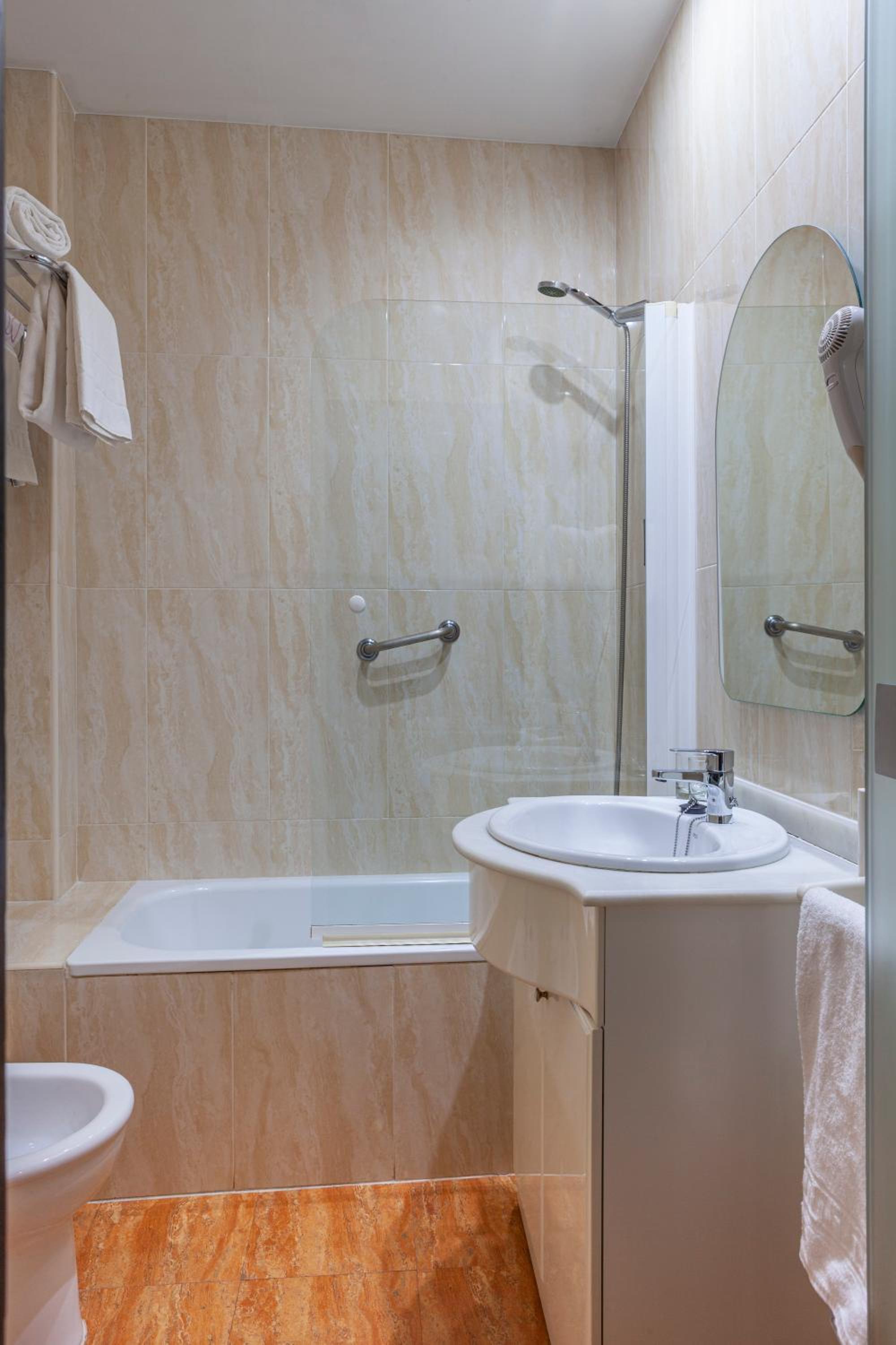 Queen Room - Photo 4