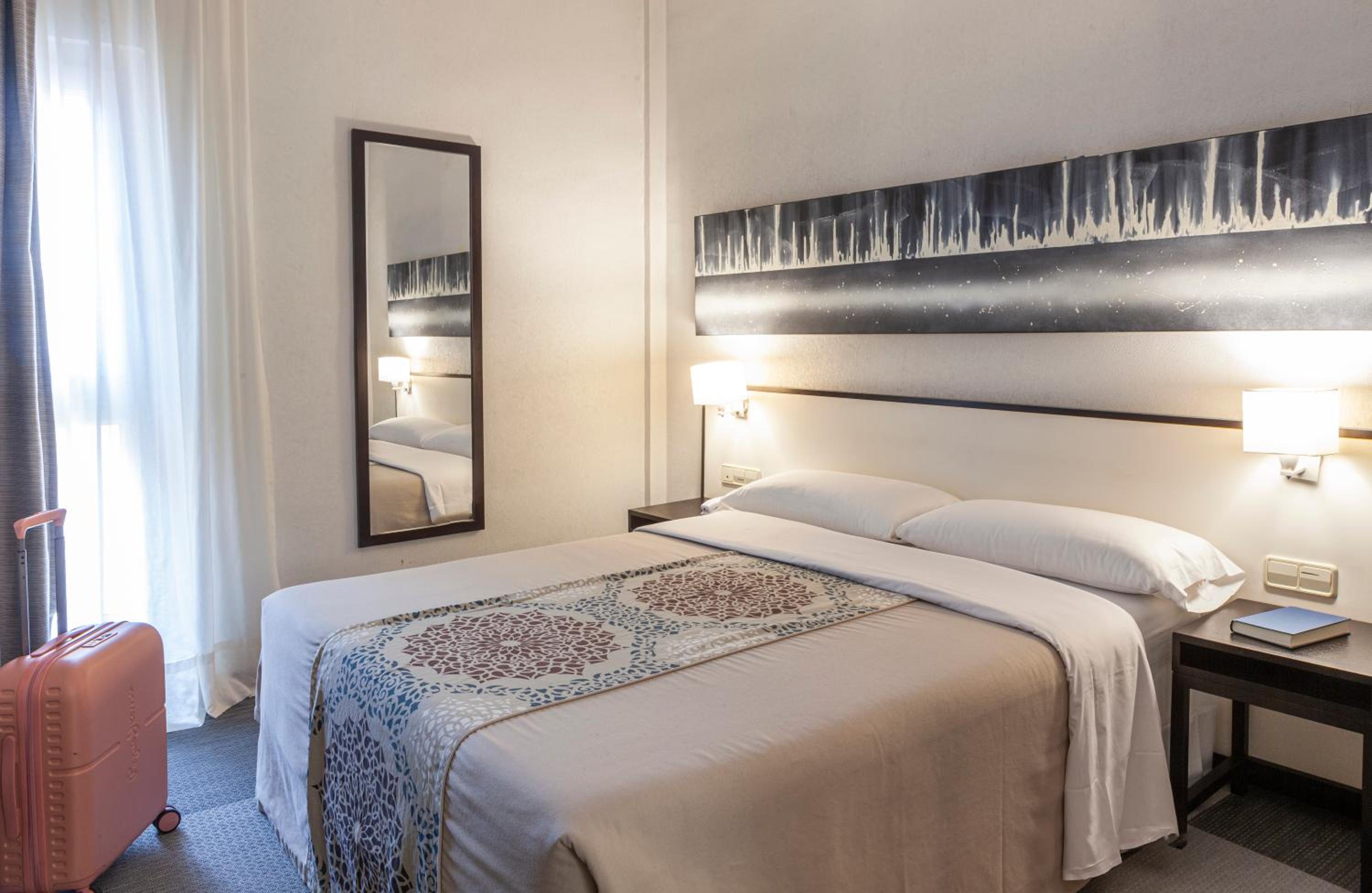 Queen Room - Photo 8