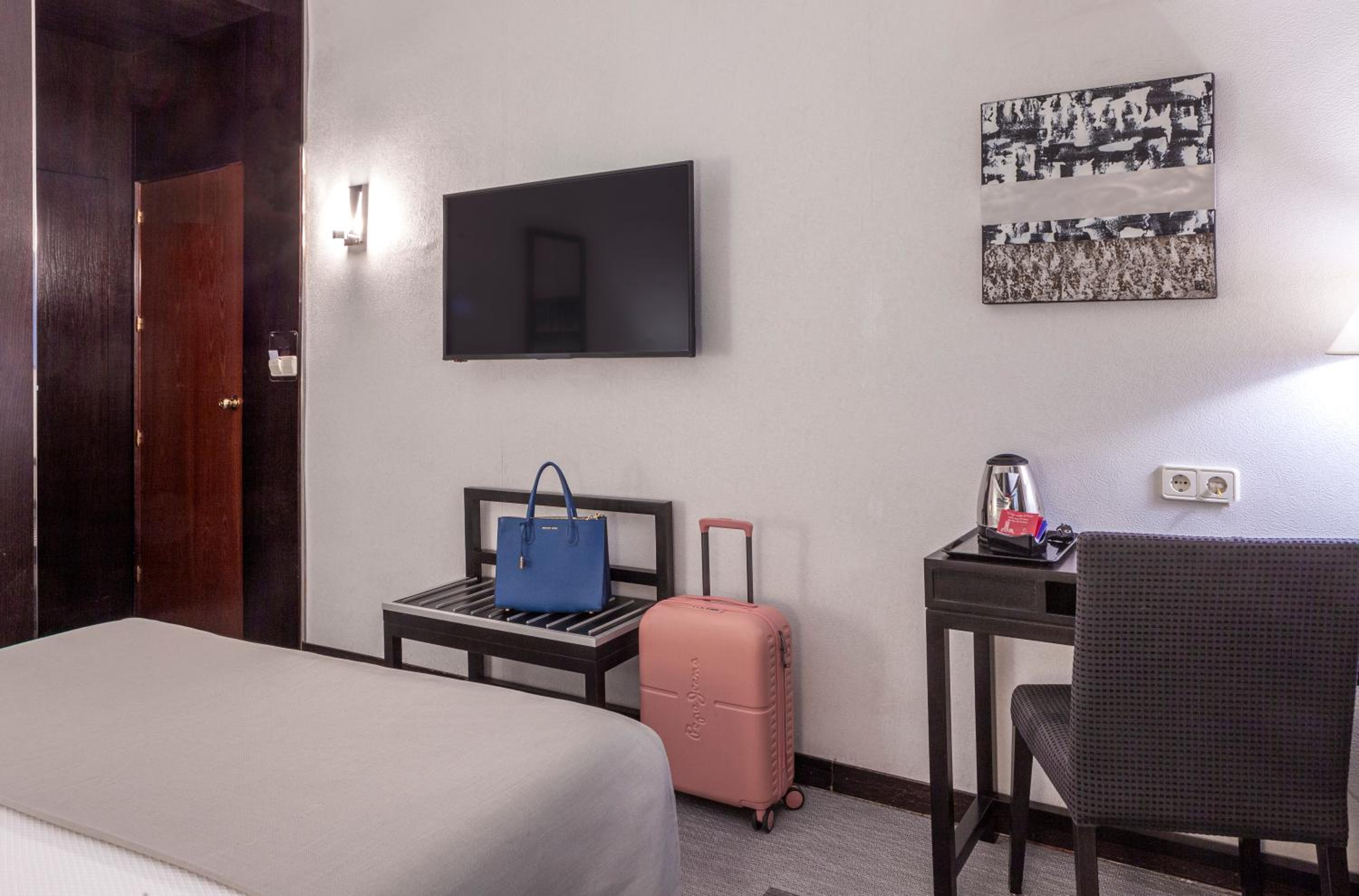 Queen Room - Photo 12