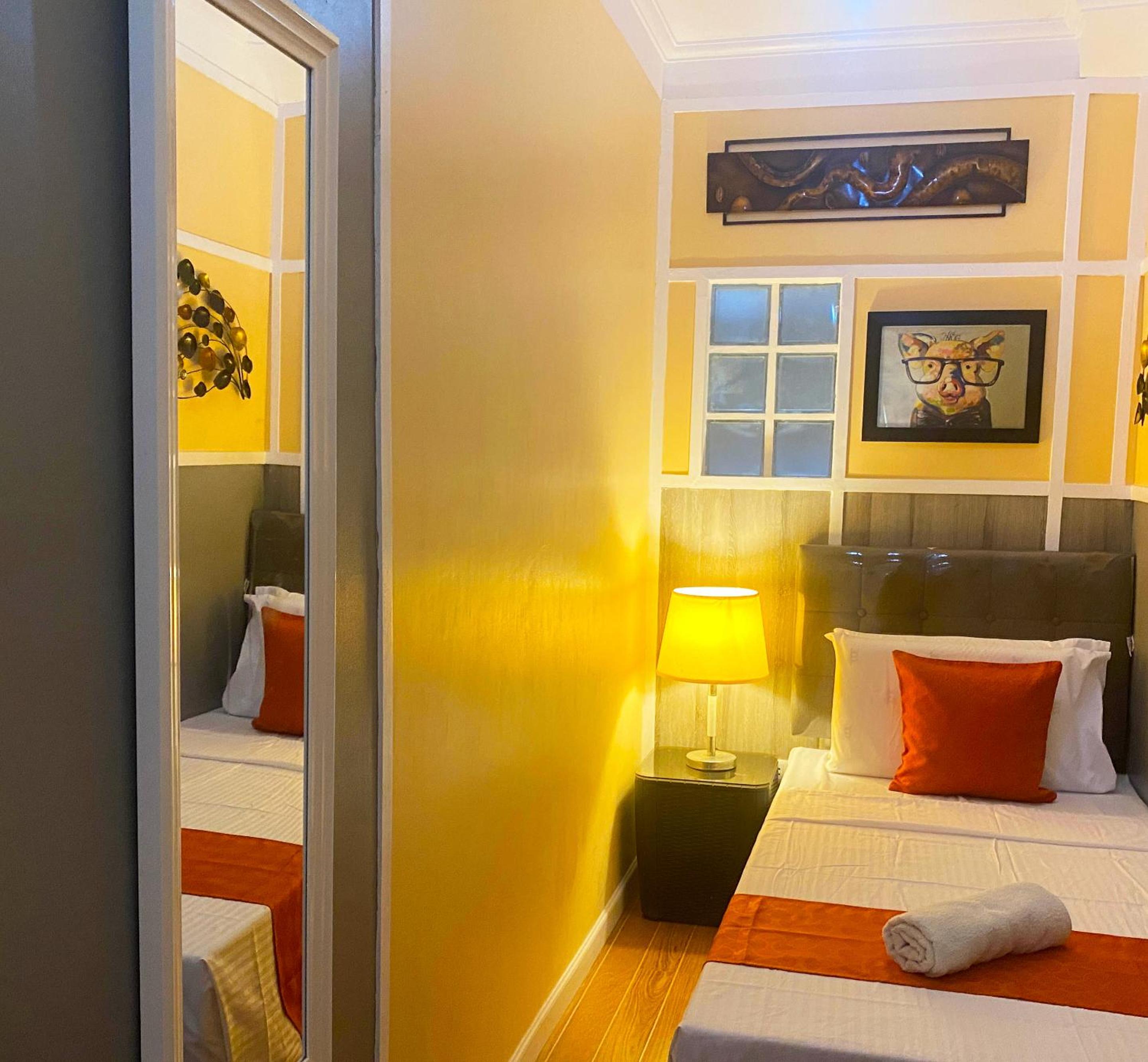 Single Room with Shared Bathroom photo 1