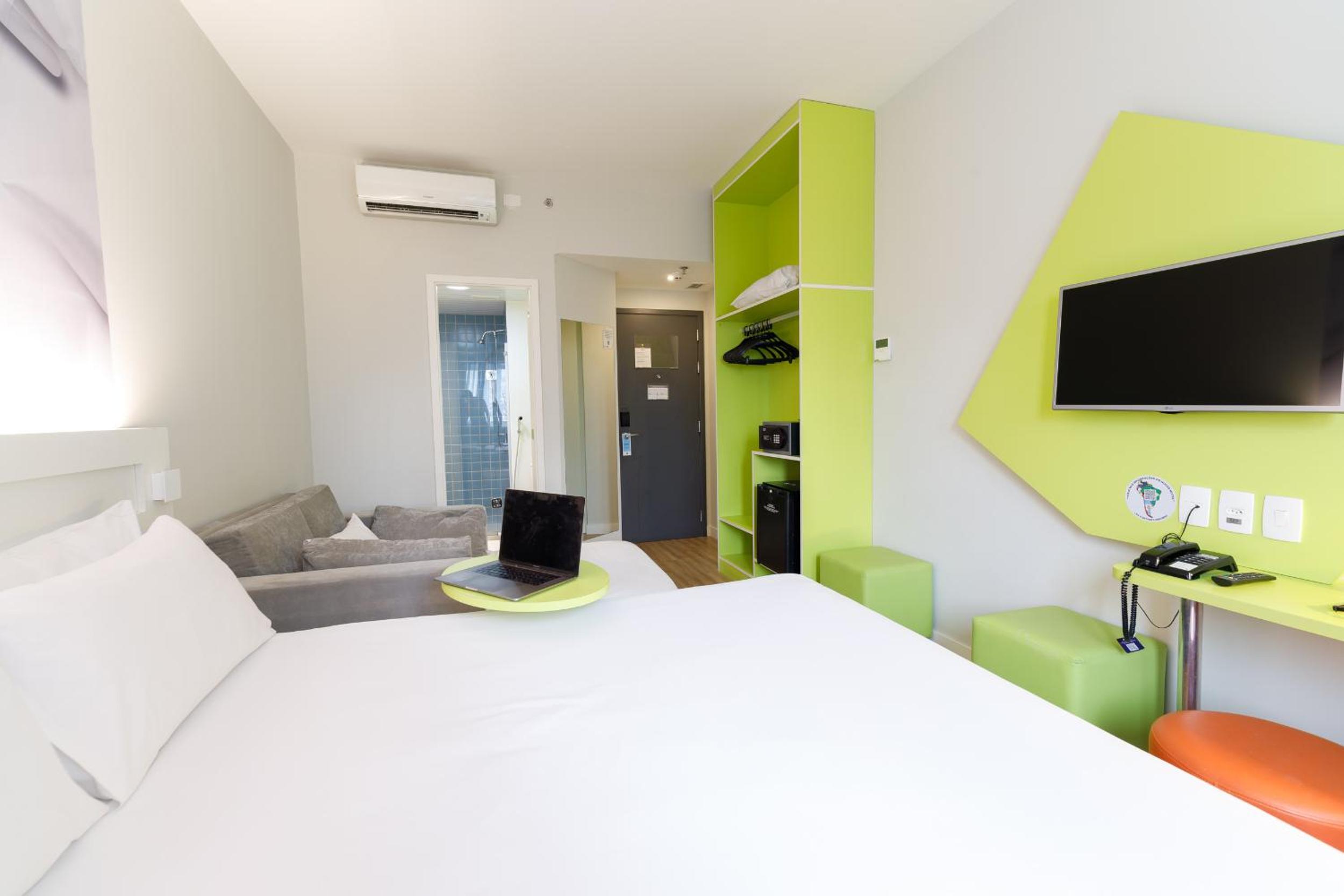 Quarto Família 1 Cama de Casal e 1 Cama de Solteiro