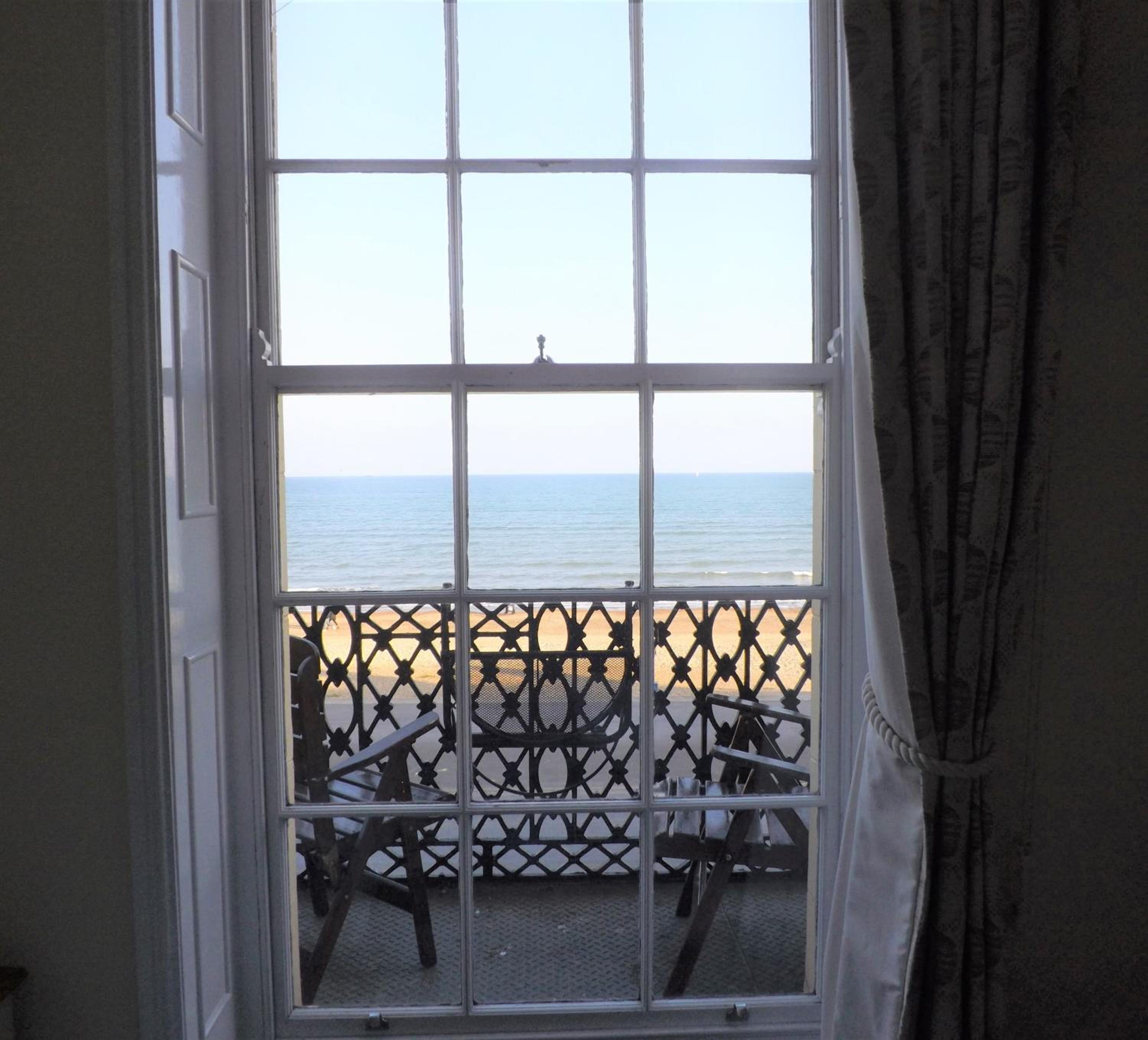 Double Room with Sea View - Photo 3