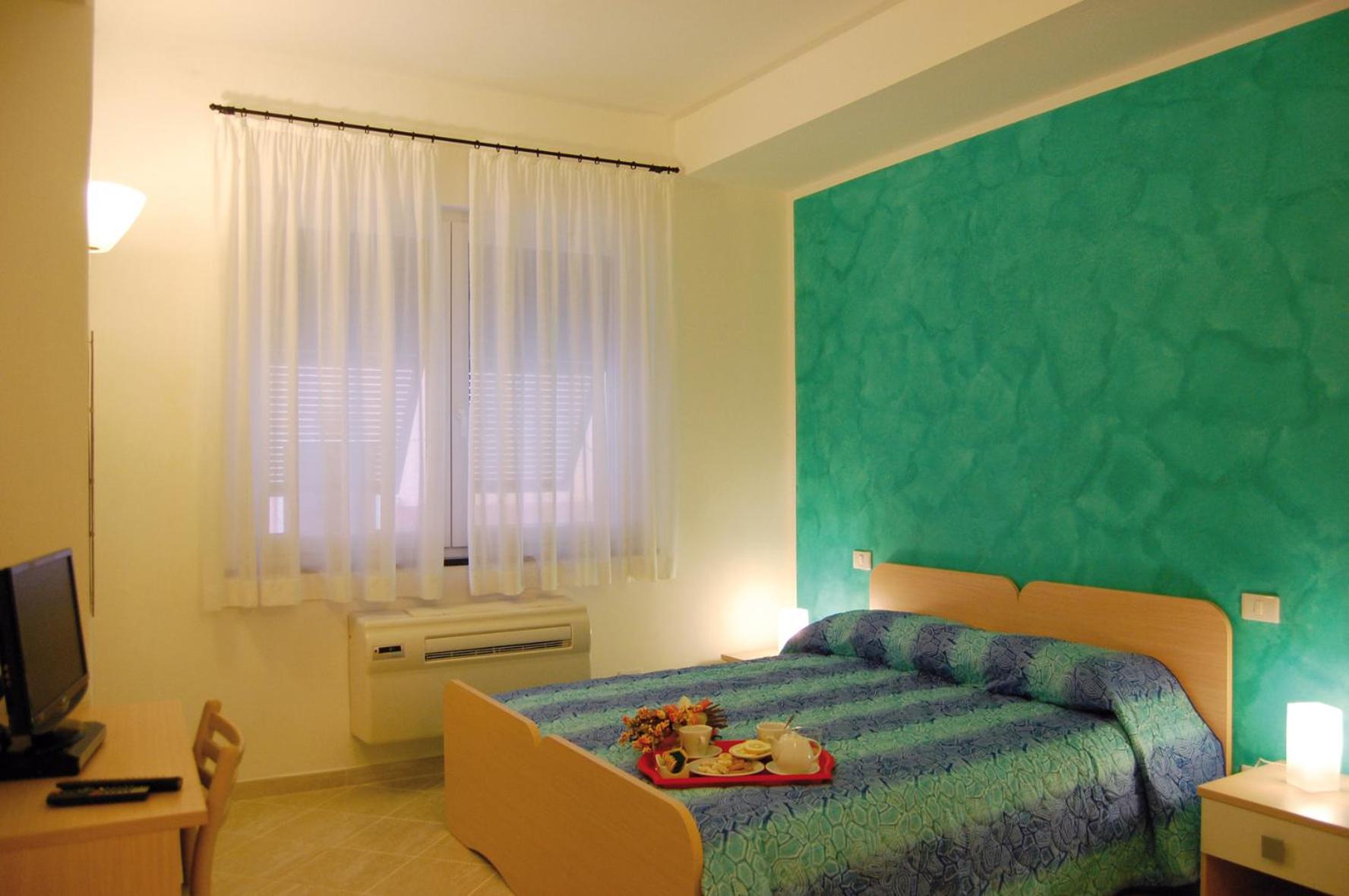 Double Room - Photo 6