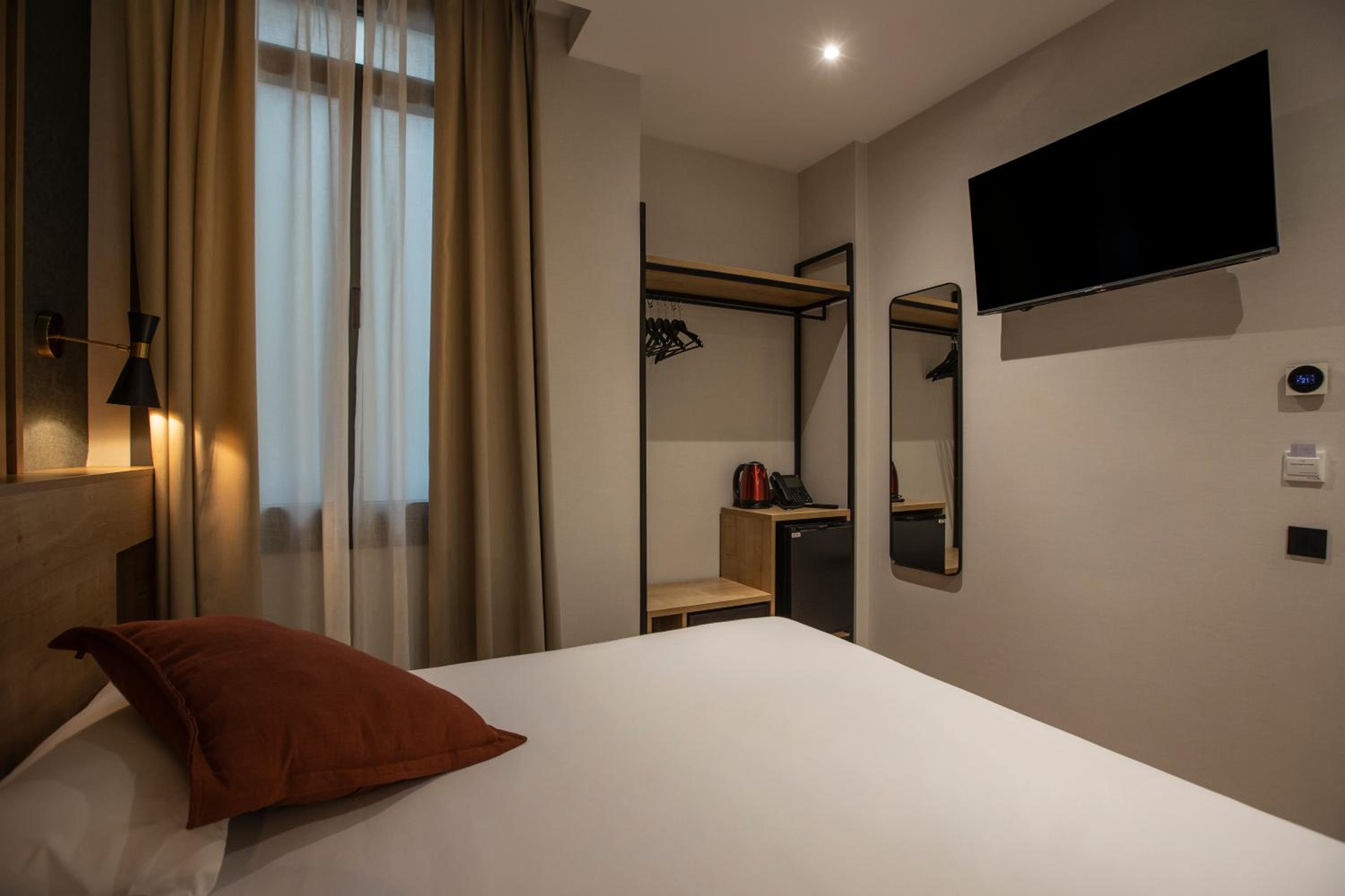 Double or Twin Room photo 3