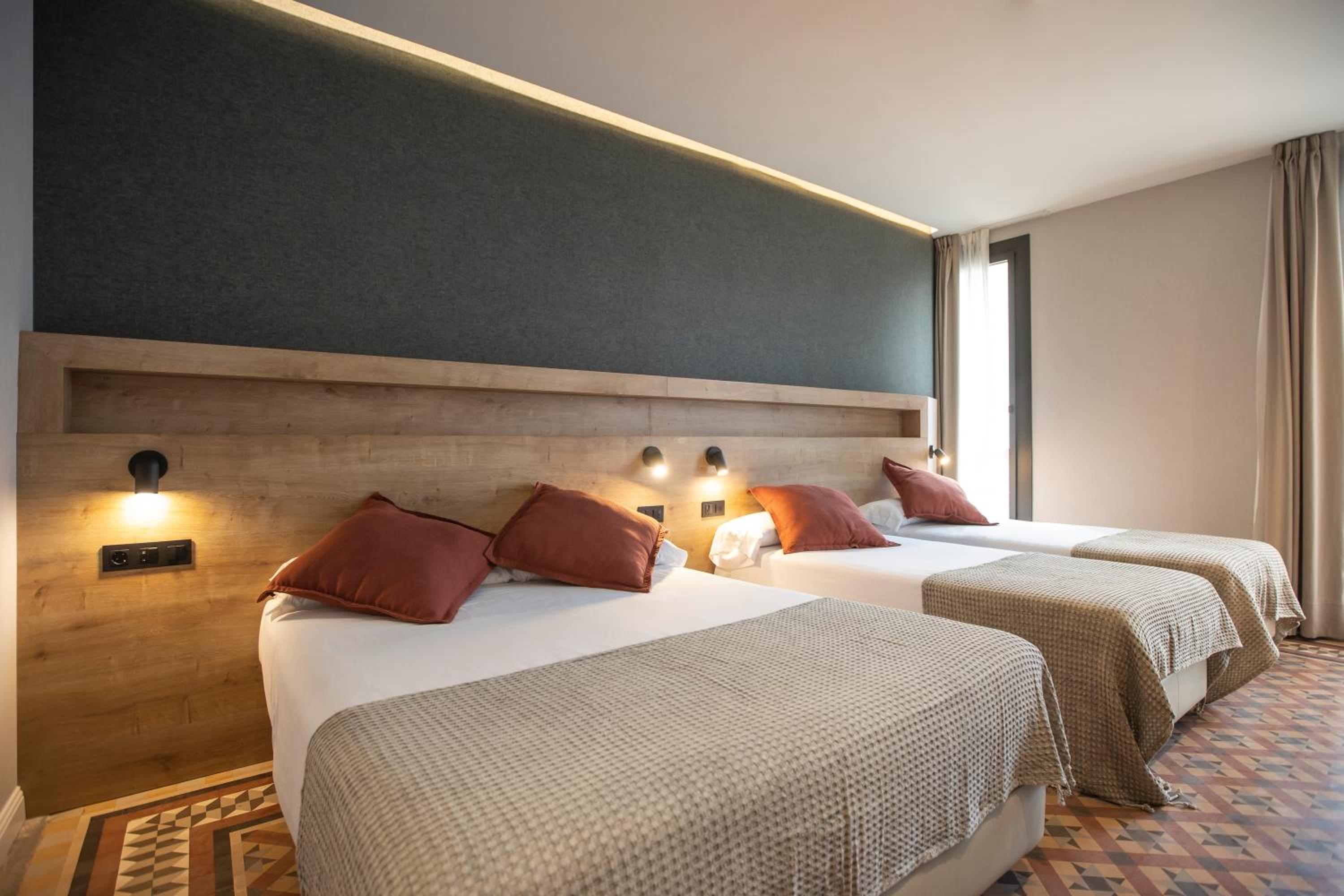 Quadruple Room with Balcony photo 2