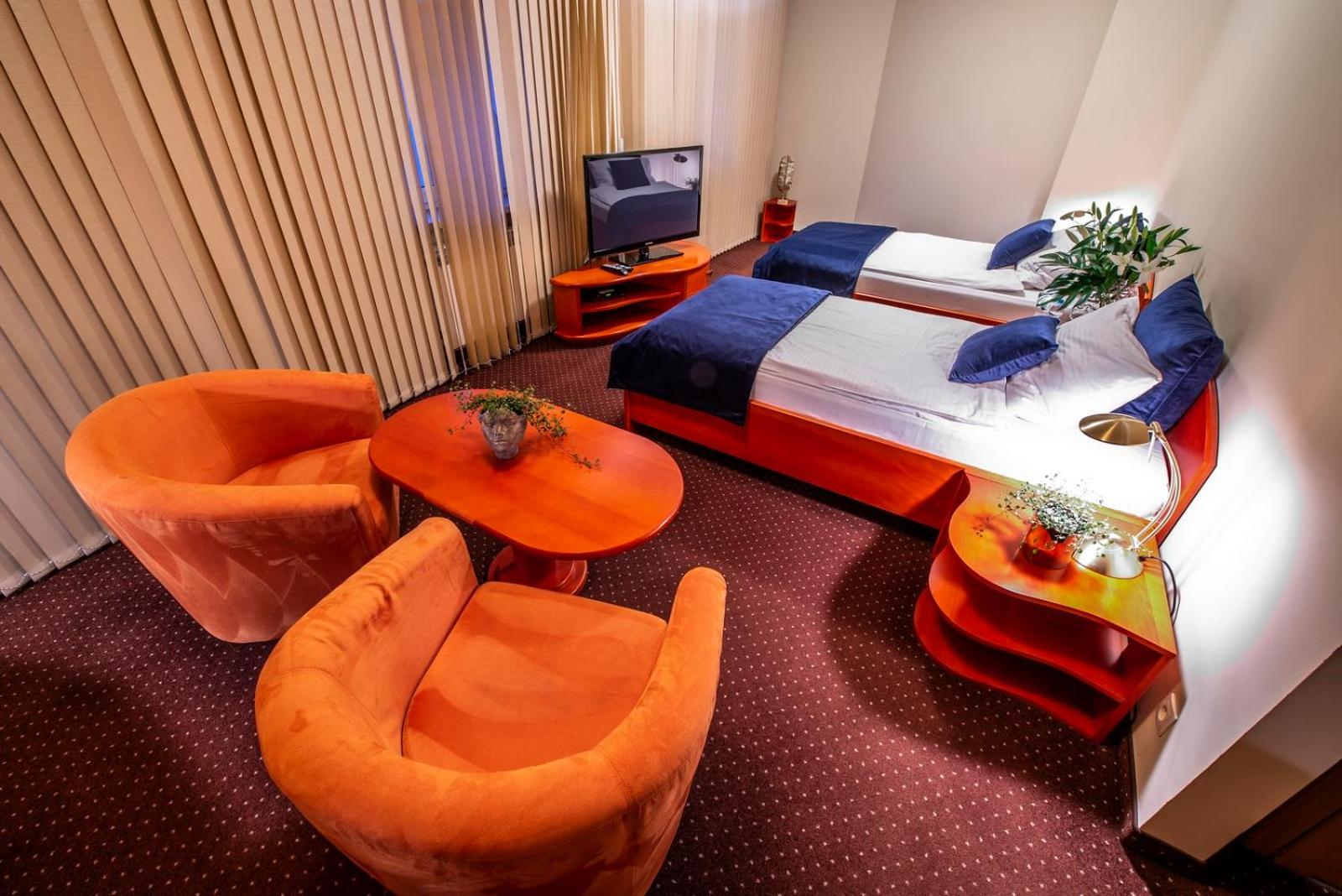 Twin Room - Photo 3