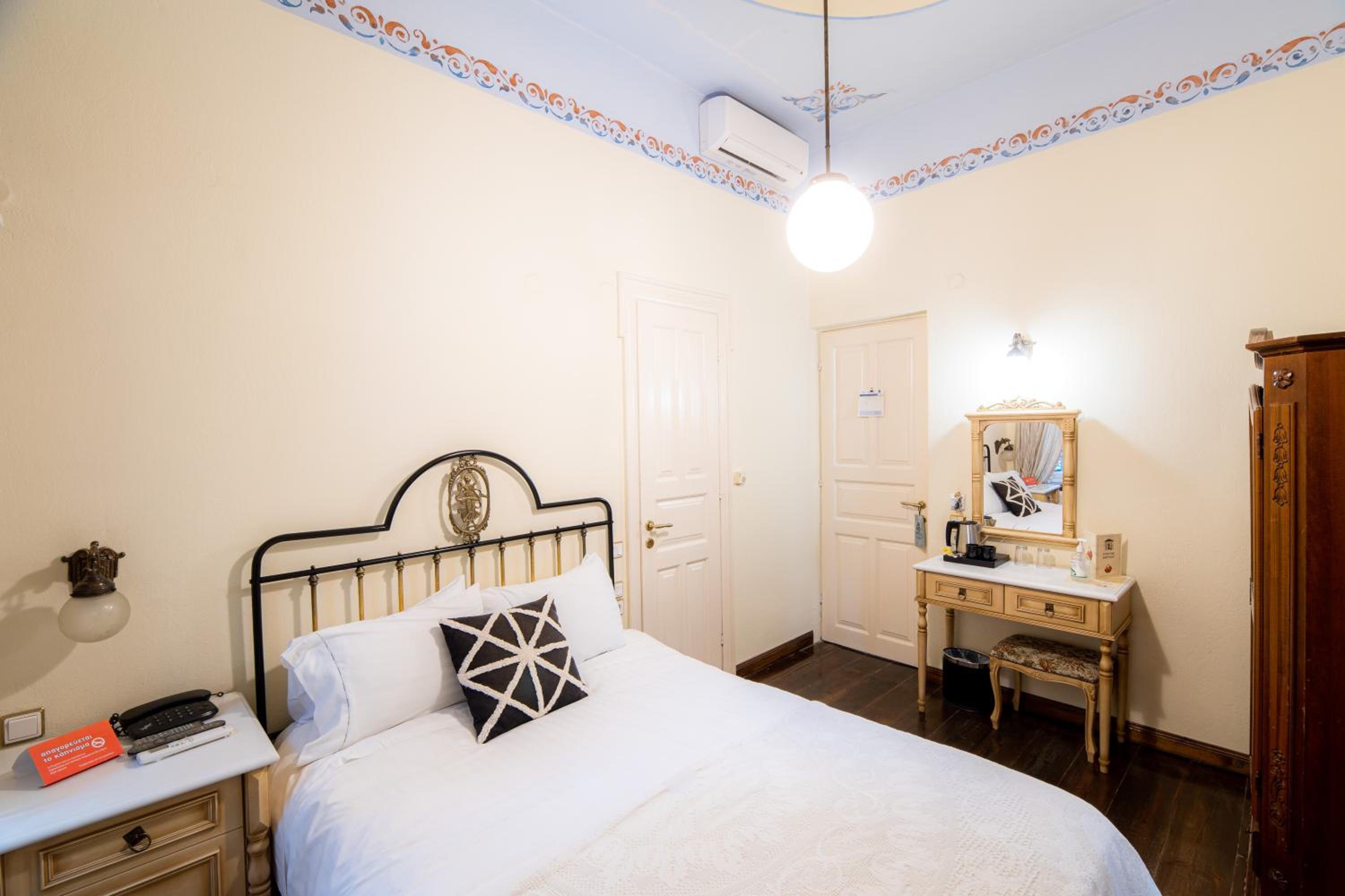 Small Double Room - Photo 5