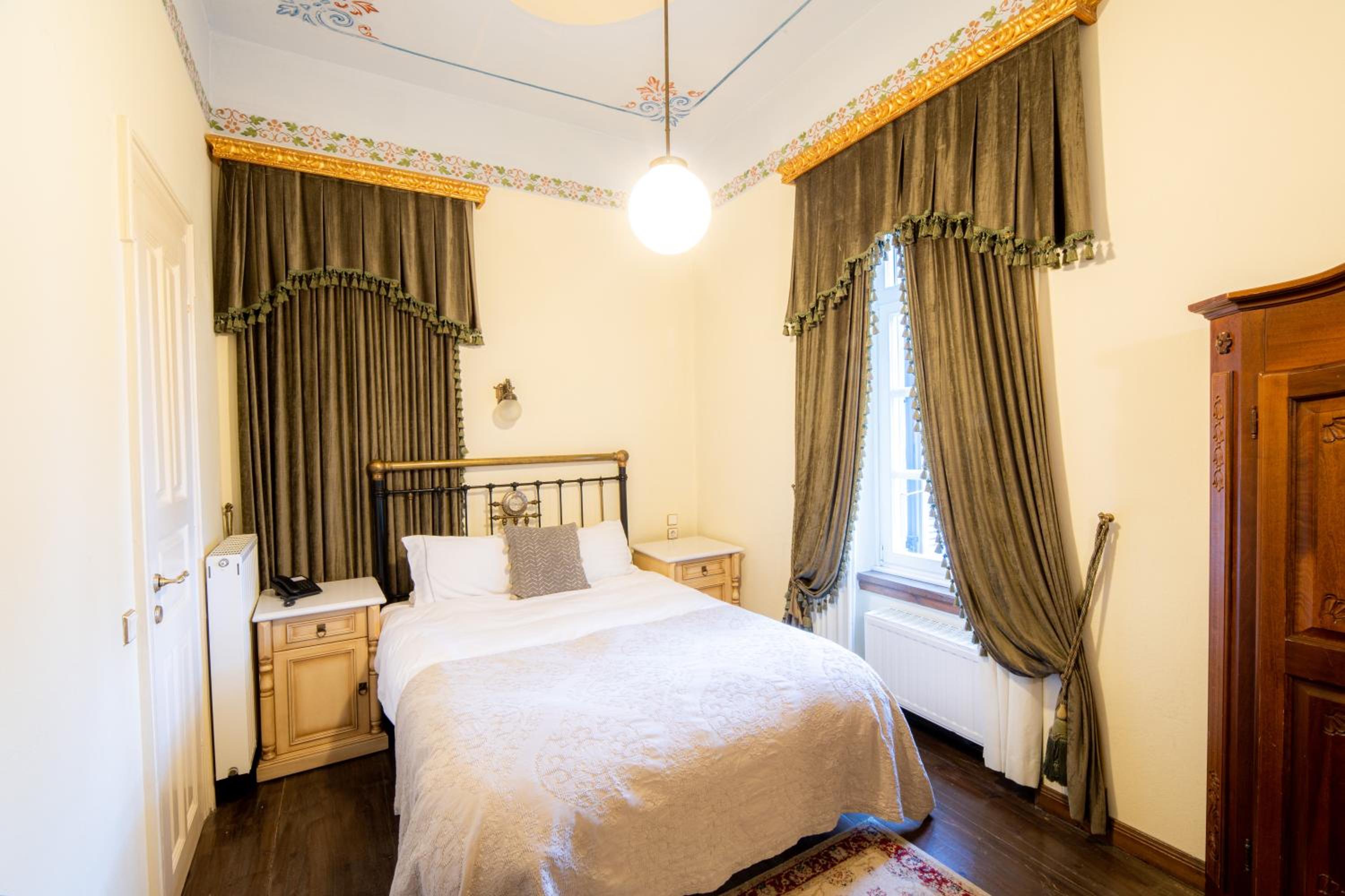 Small Double Room - Photo 16
