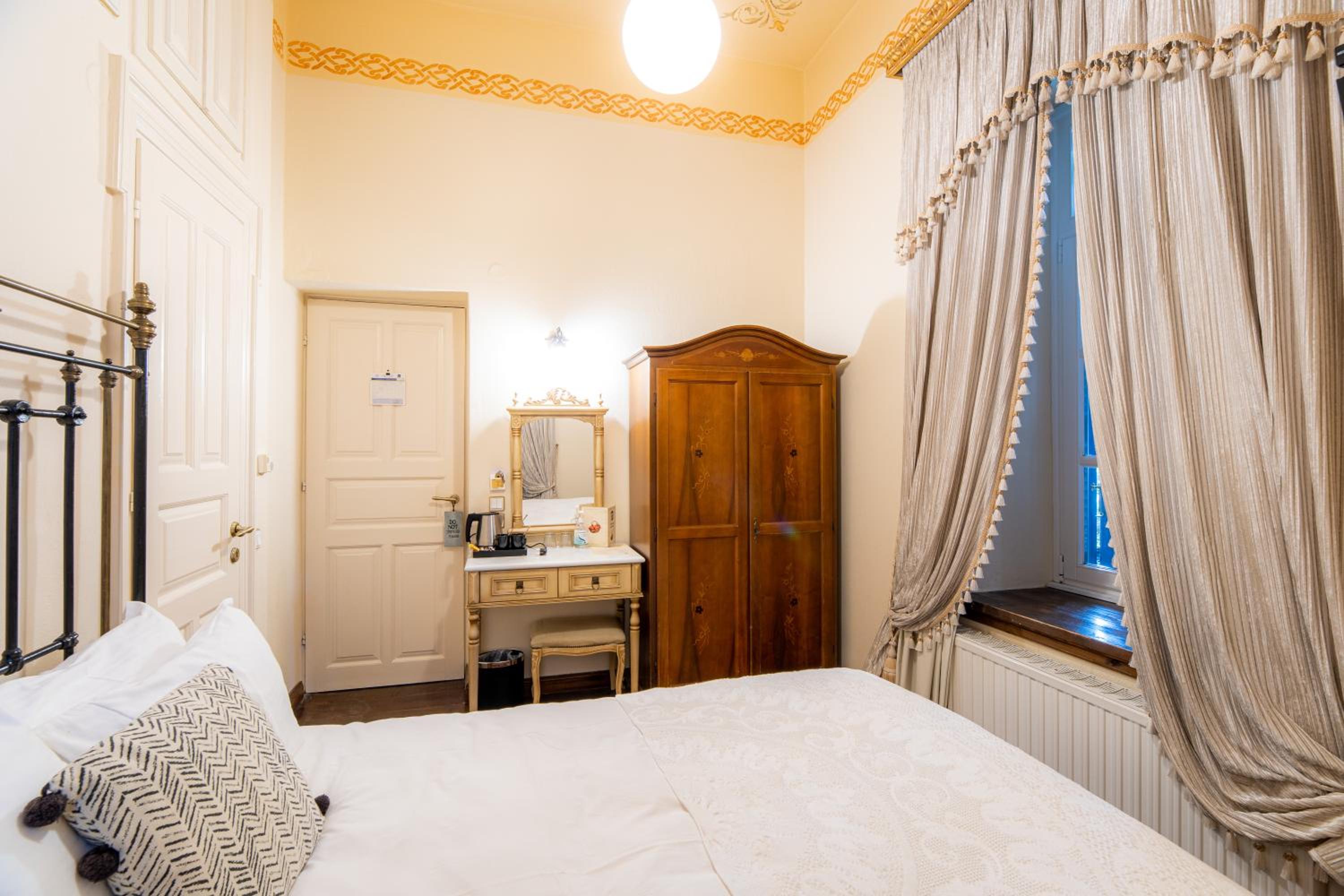 Small Double Room - Photo 9