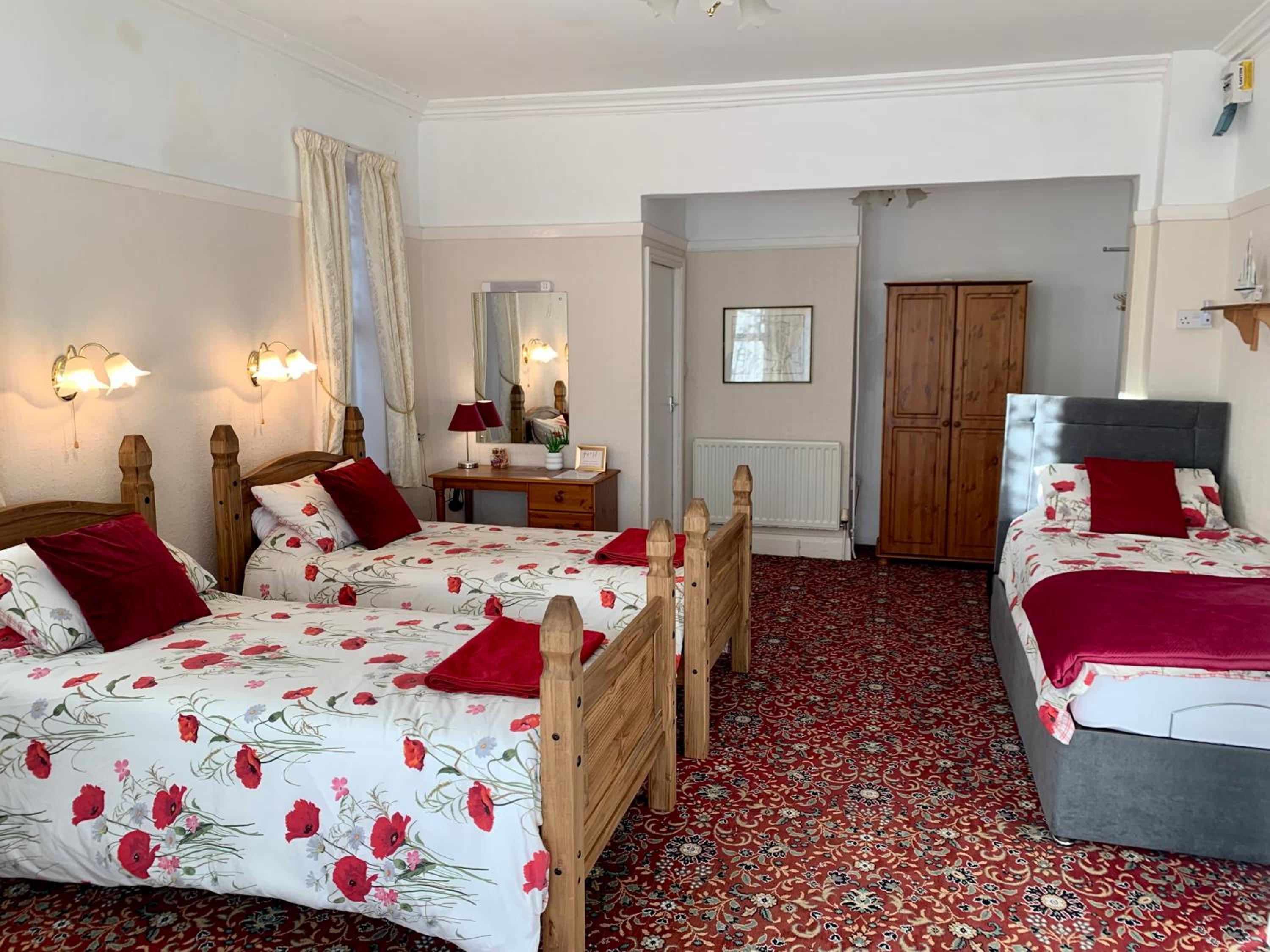 Triple Room - Disability Access - Photo 2