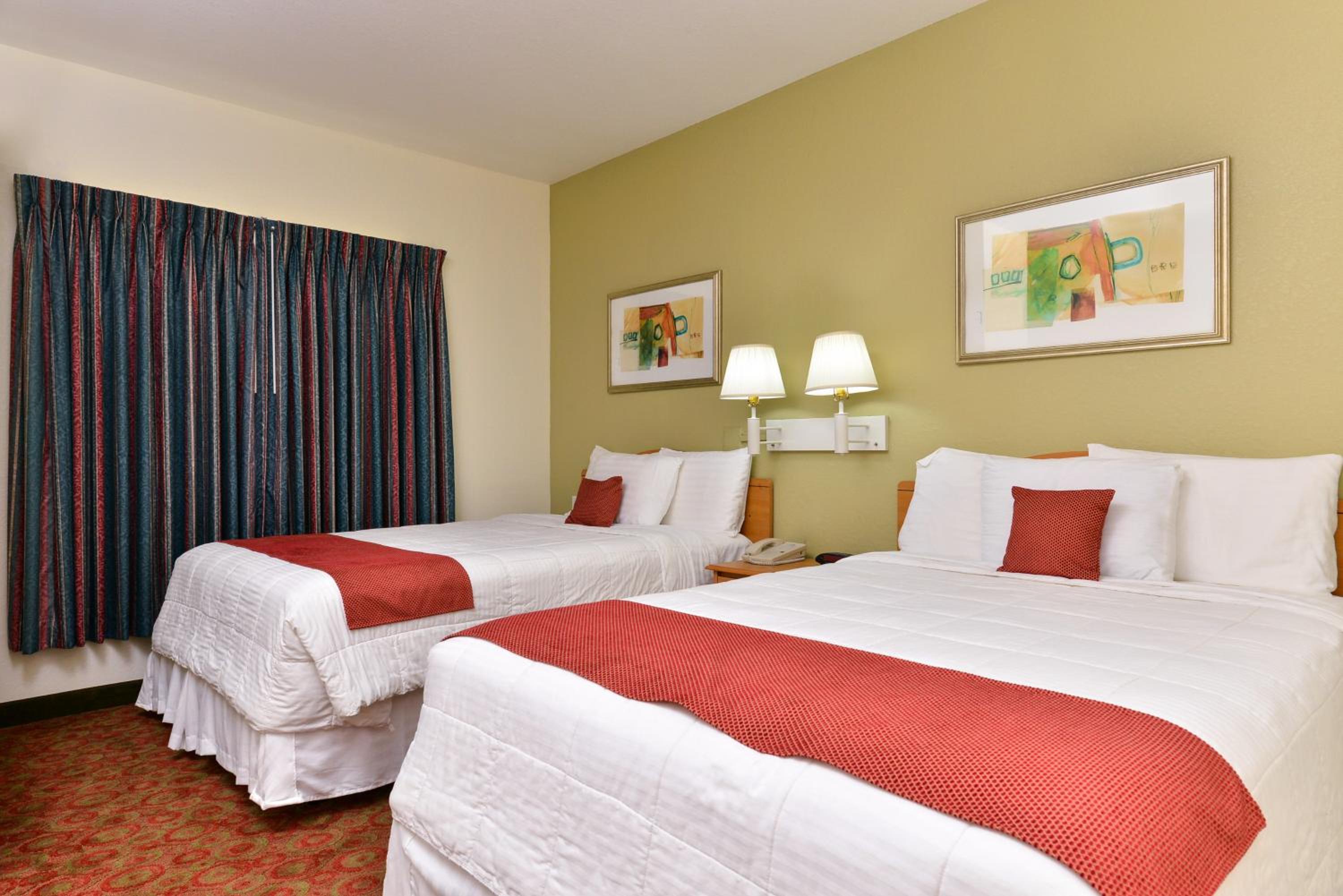 Deluxe Studio with Two Double Beds - Photo 1