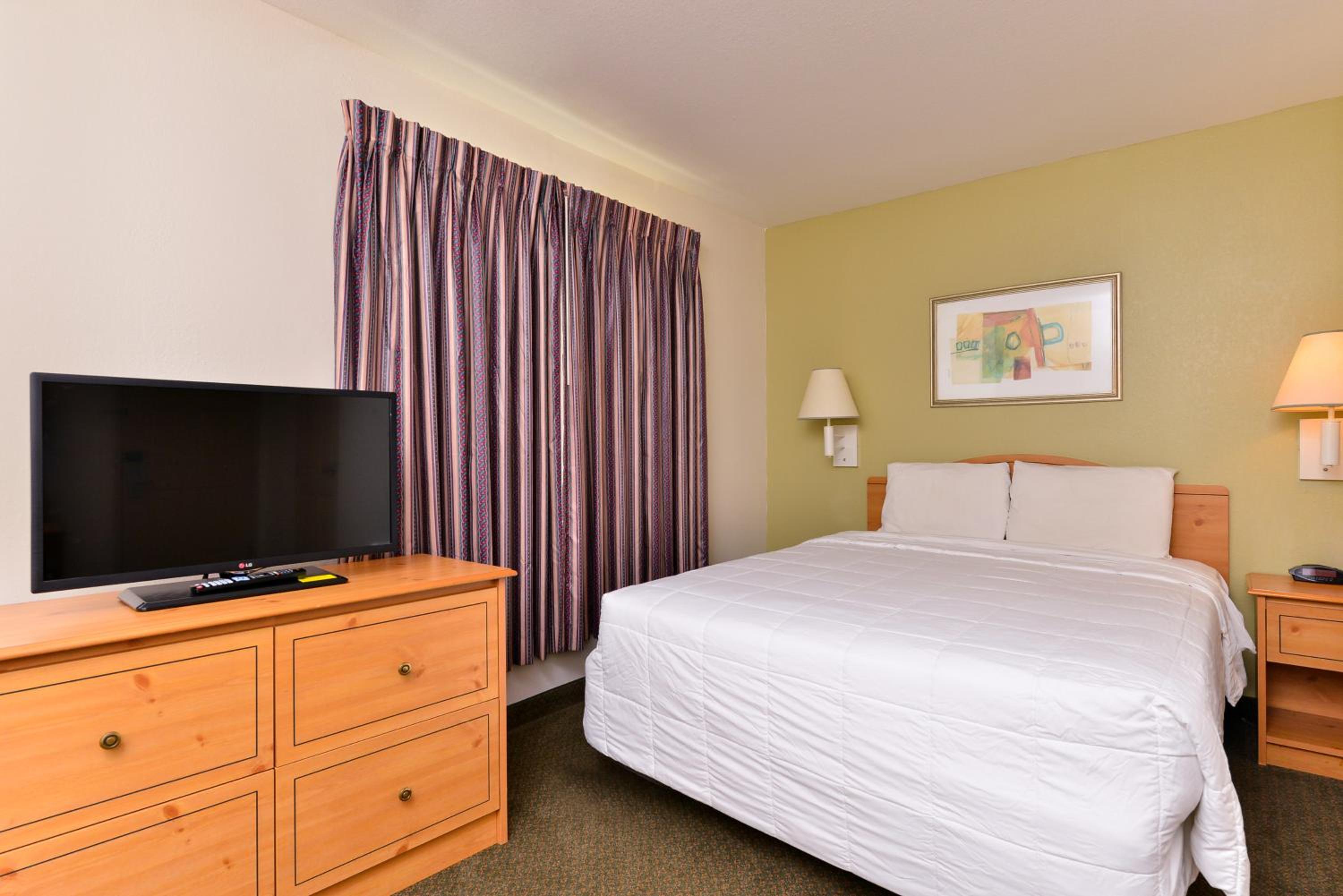 Standard Studio With One Queen - Photo 1
