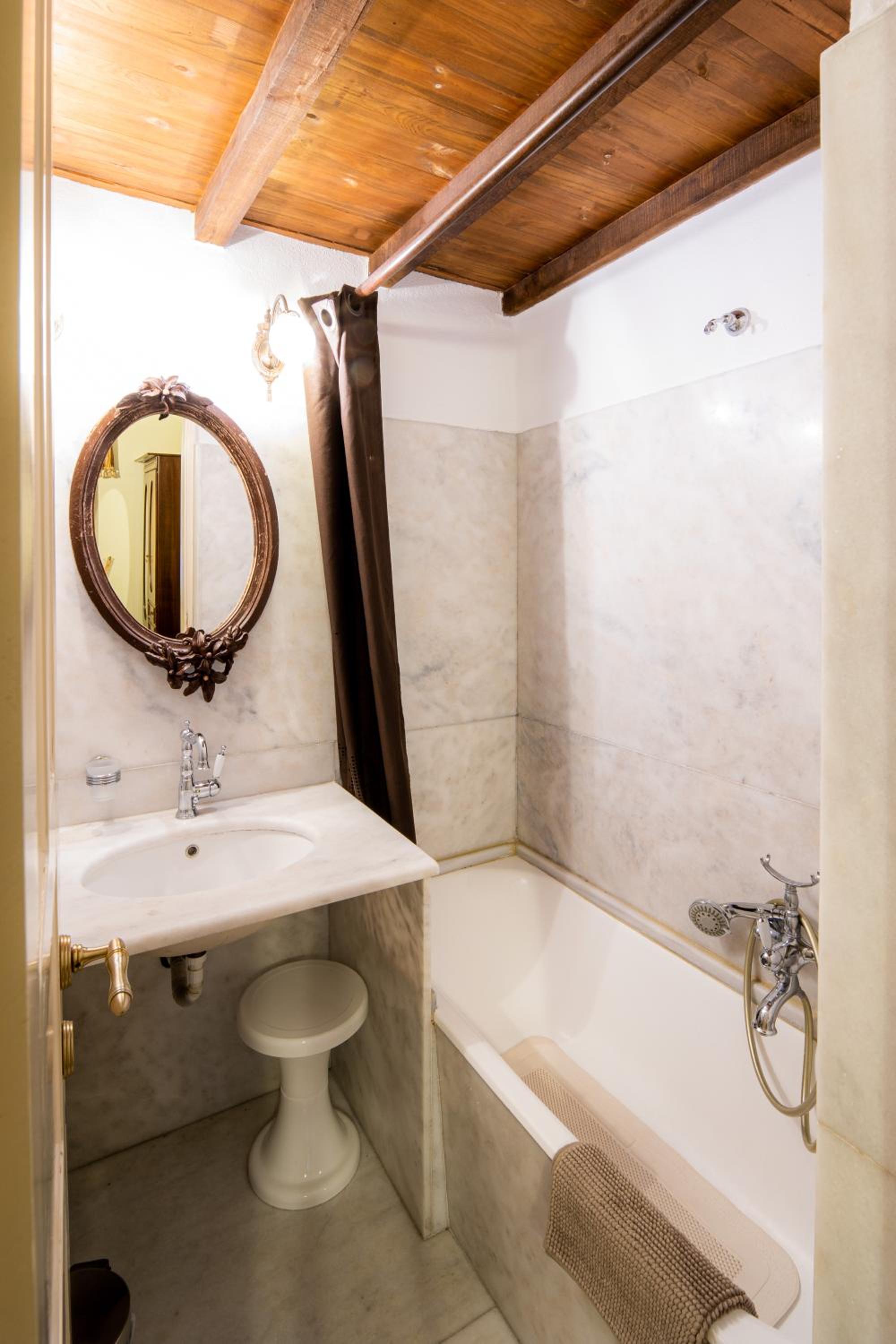 Standard Double or Twin Room - Photo 19