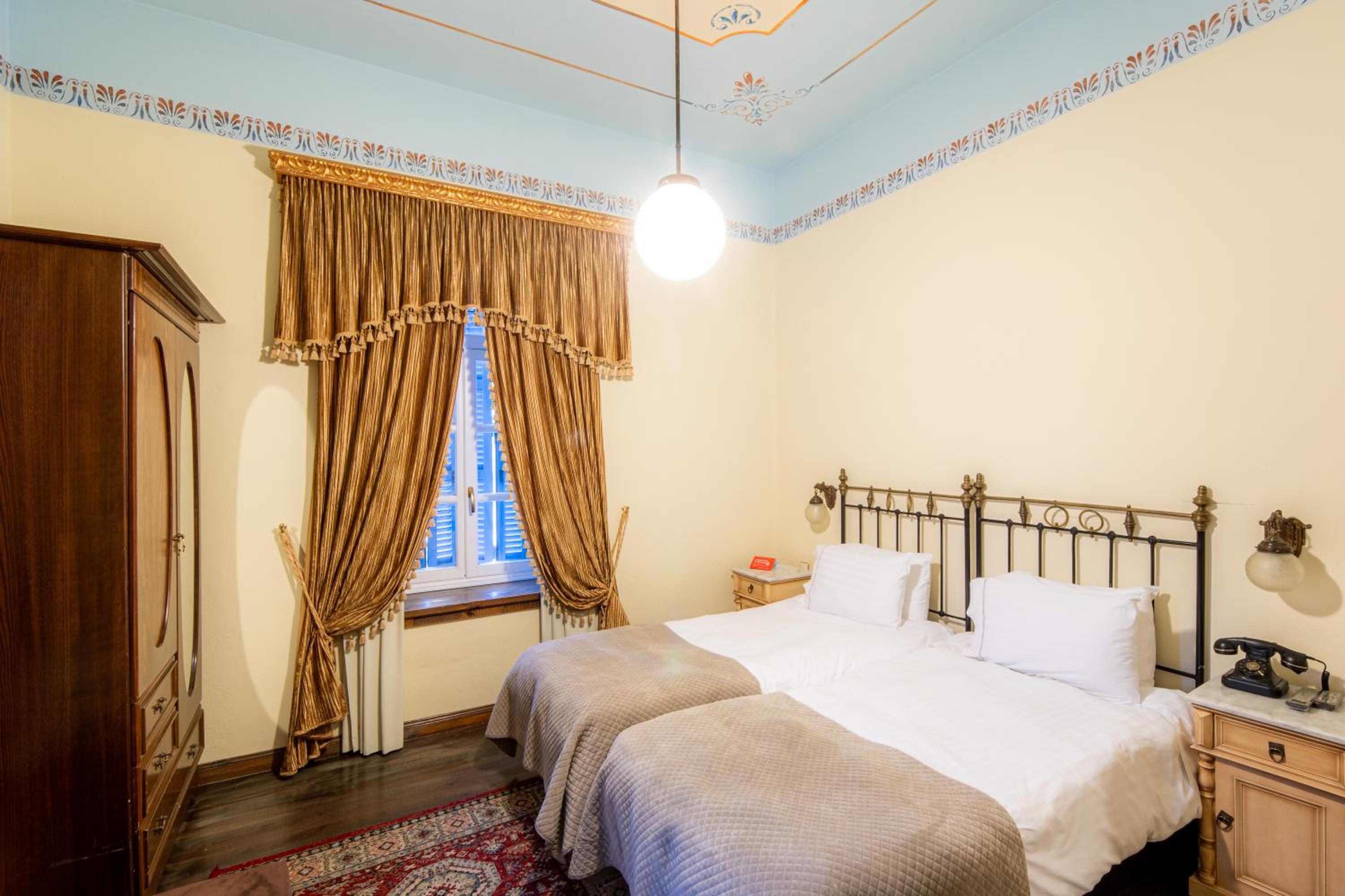 Standard Double or Twin Room - Photo 10