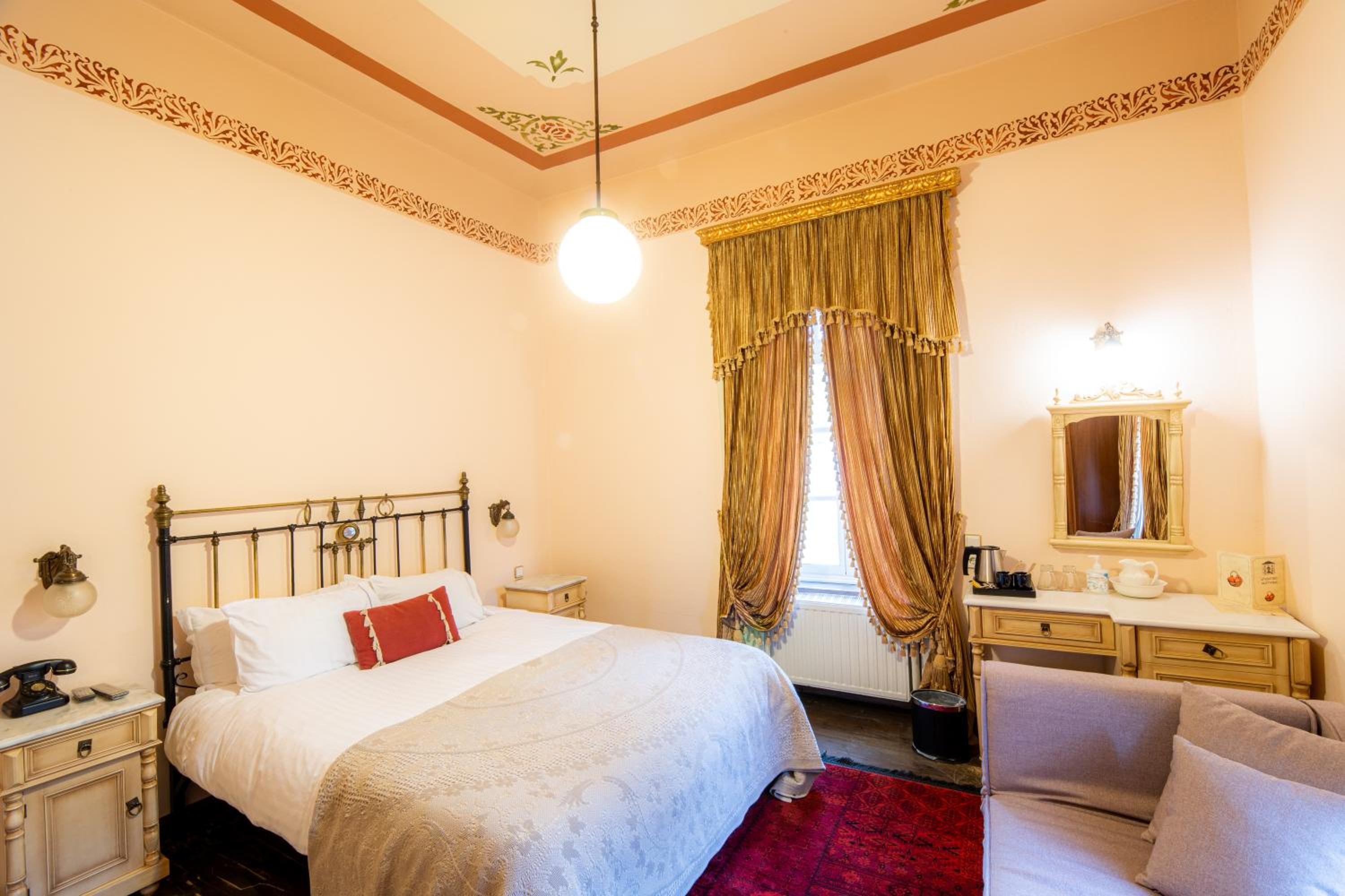 Standard Double or Twin Room - Photo 7