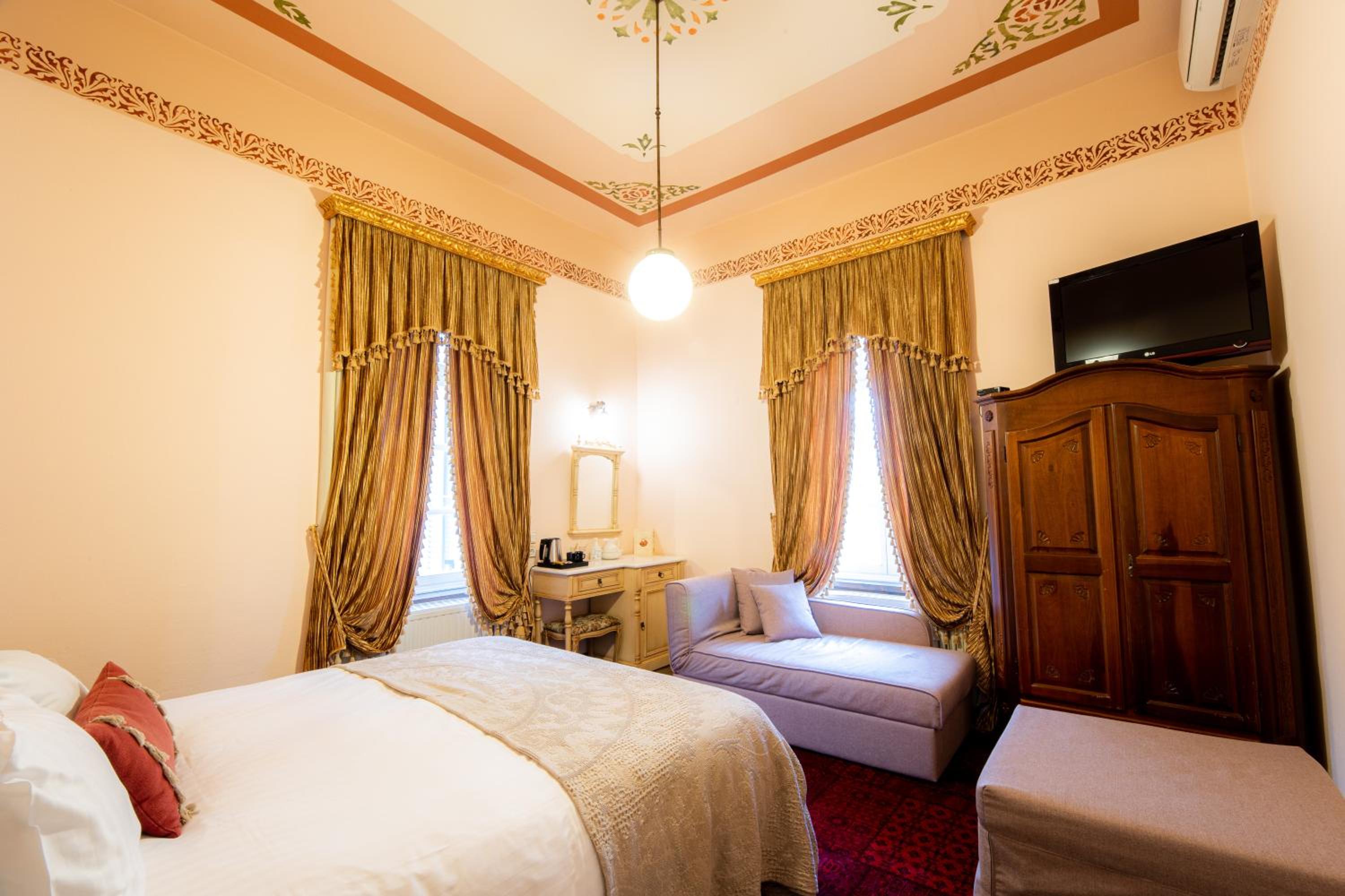 Standard Double or Twin Room - Photo 6