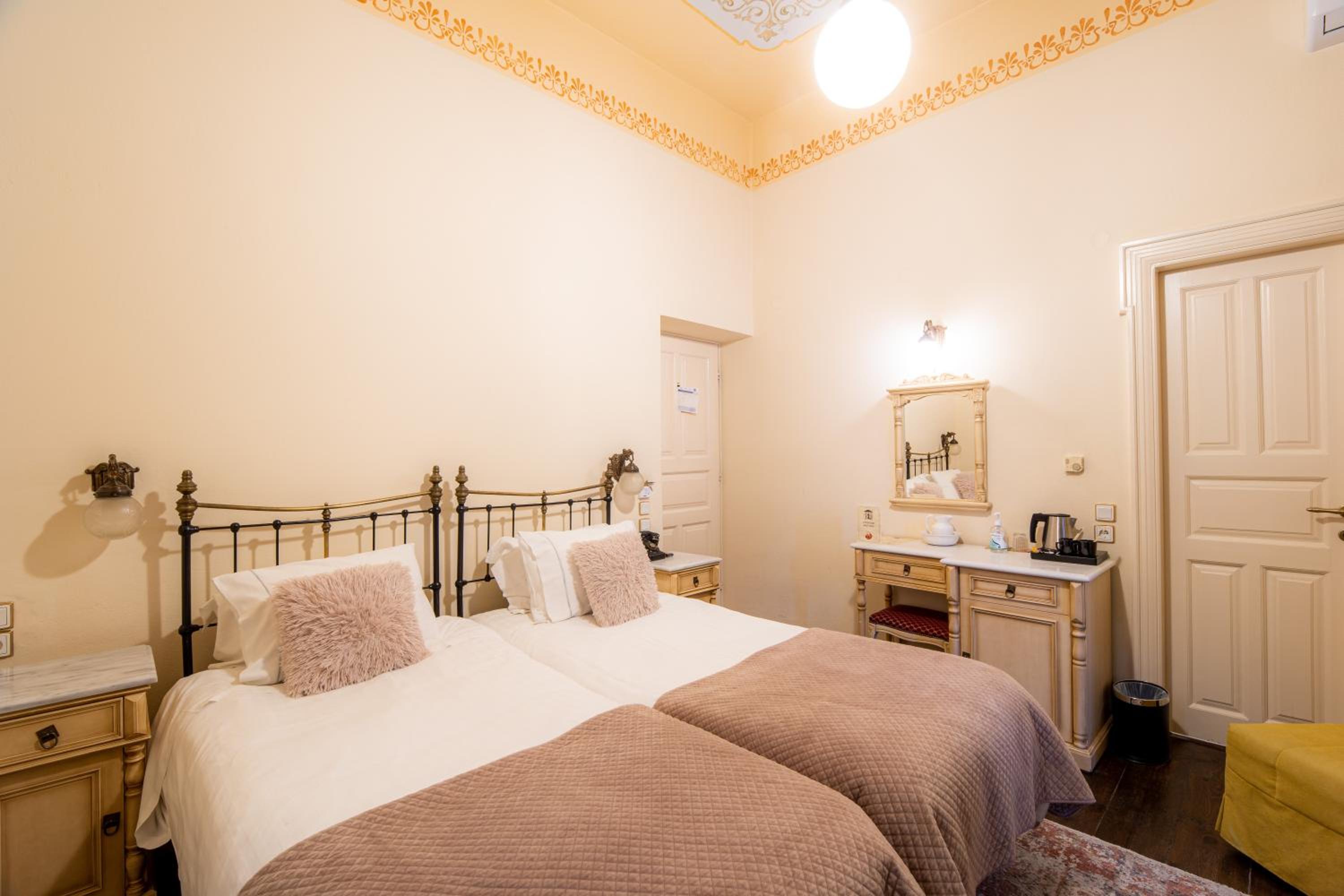 Standard Double or Twin Room - Photo 2