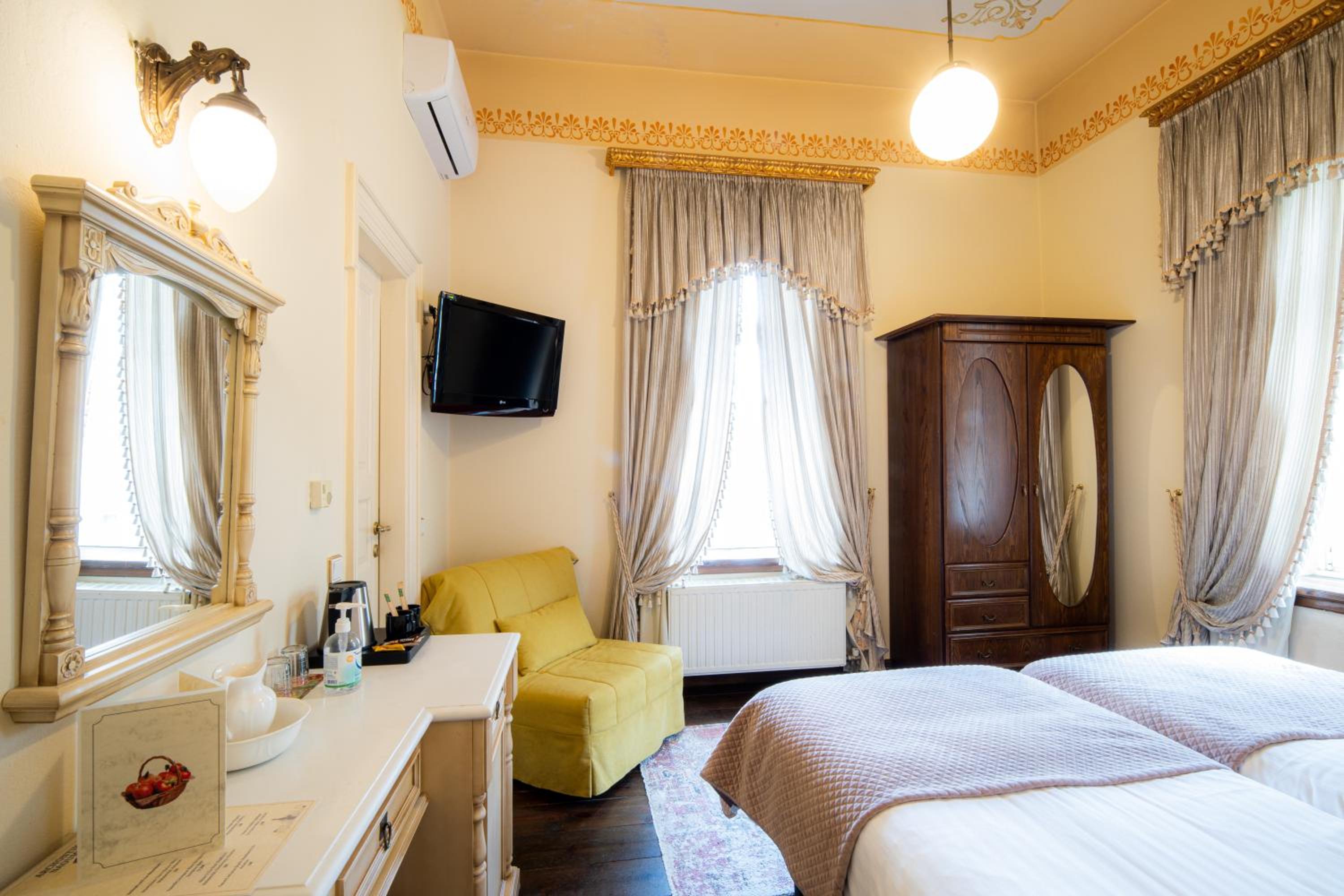 Standard Double or Twin Room - Photo 18