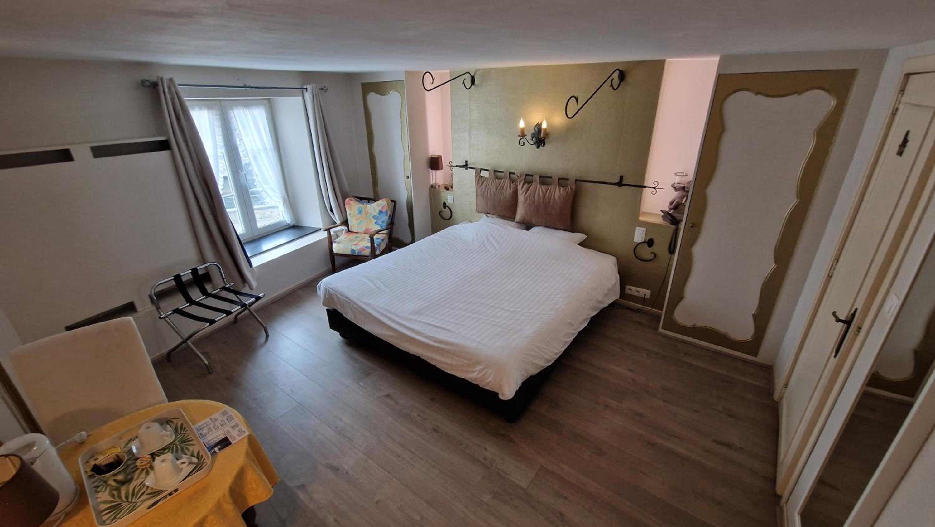 Double Room with Spa Bath - Photo 4
