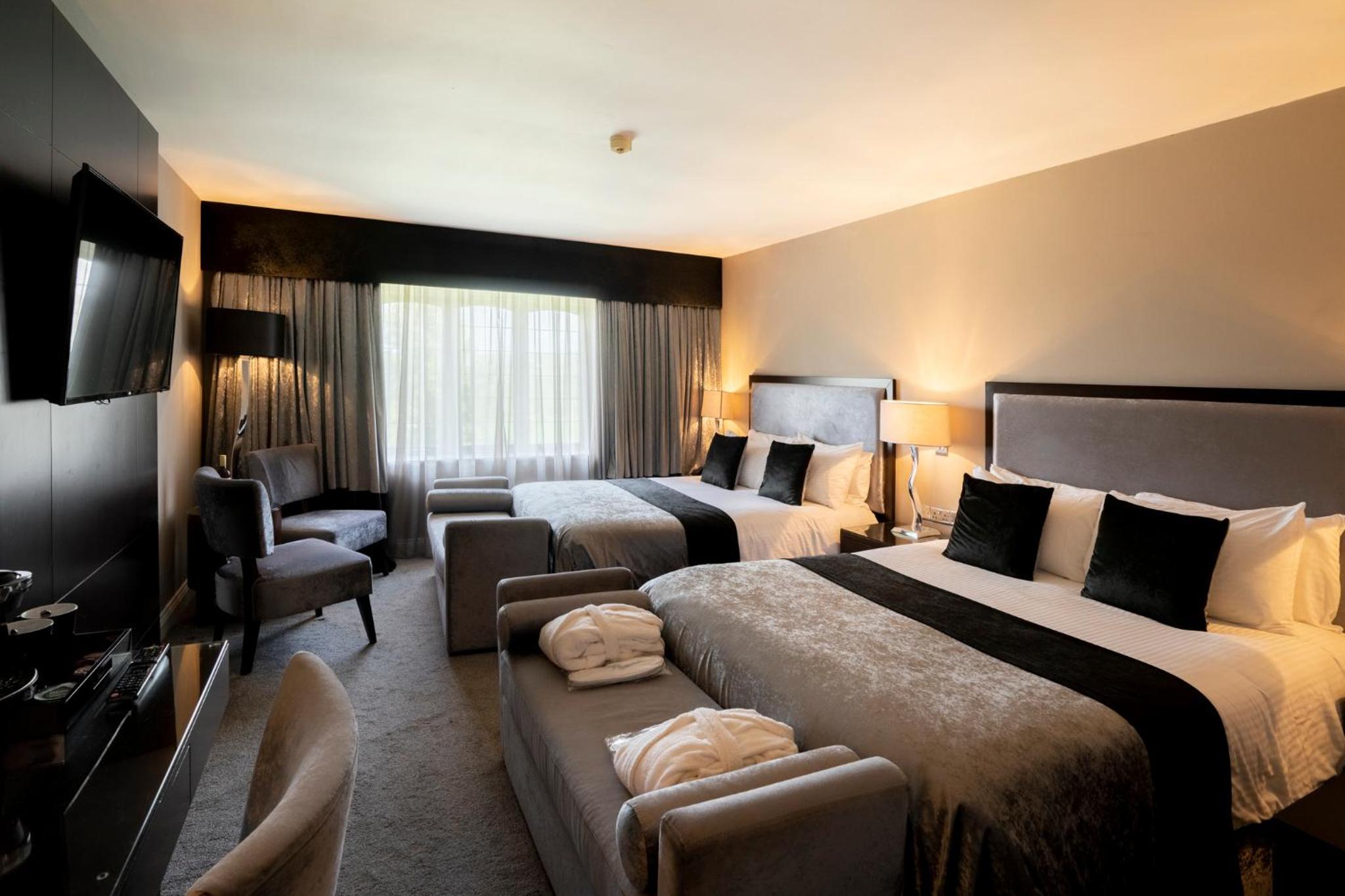 Premium Double with 2 Double Beds - Photo 1