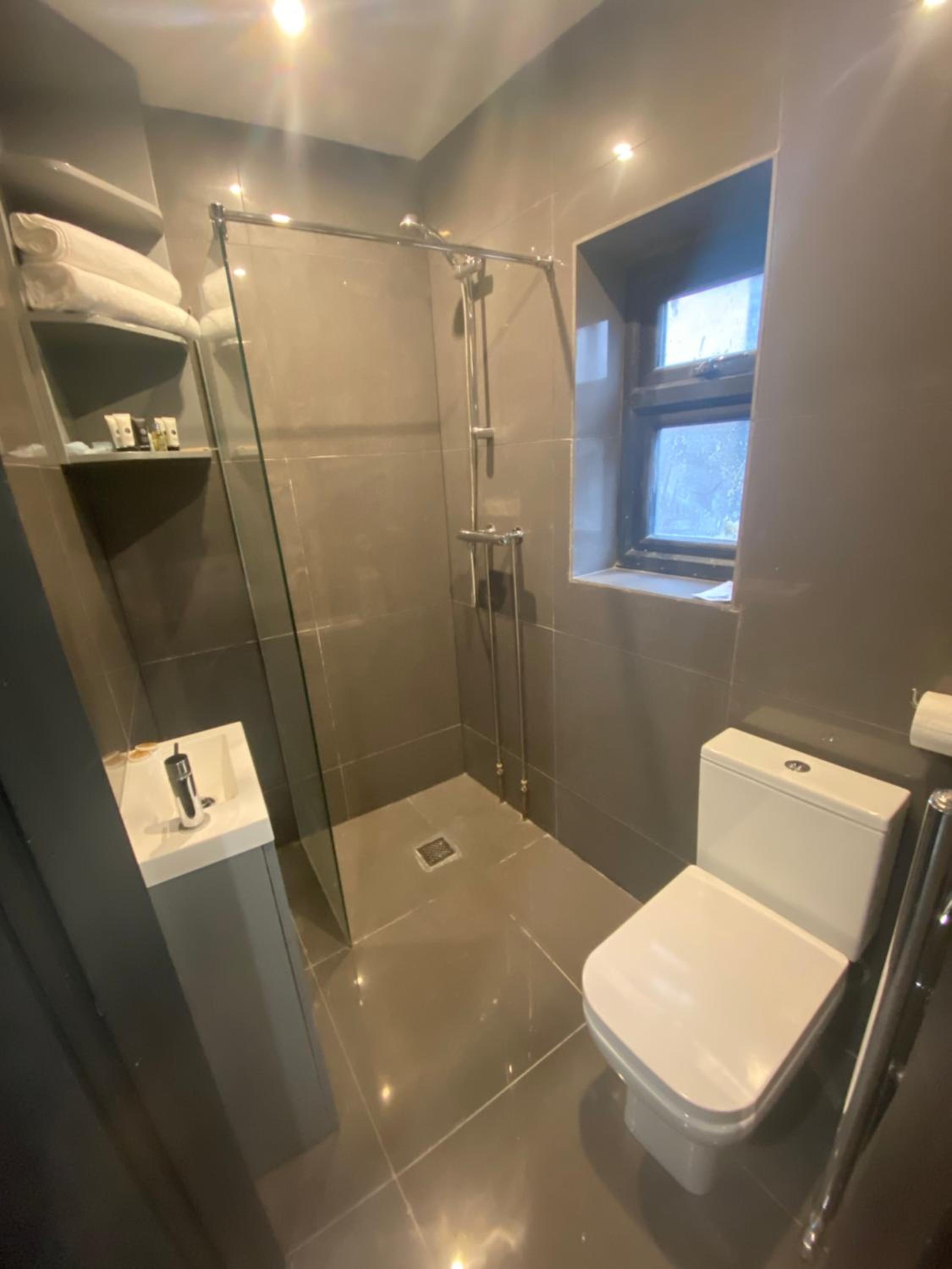 Budget Double Room photo 3