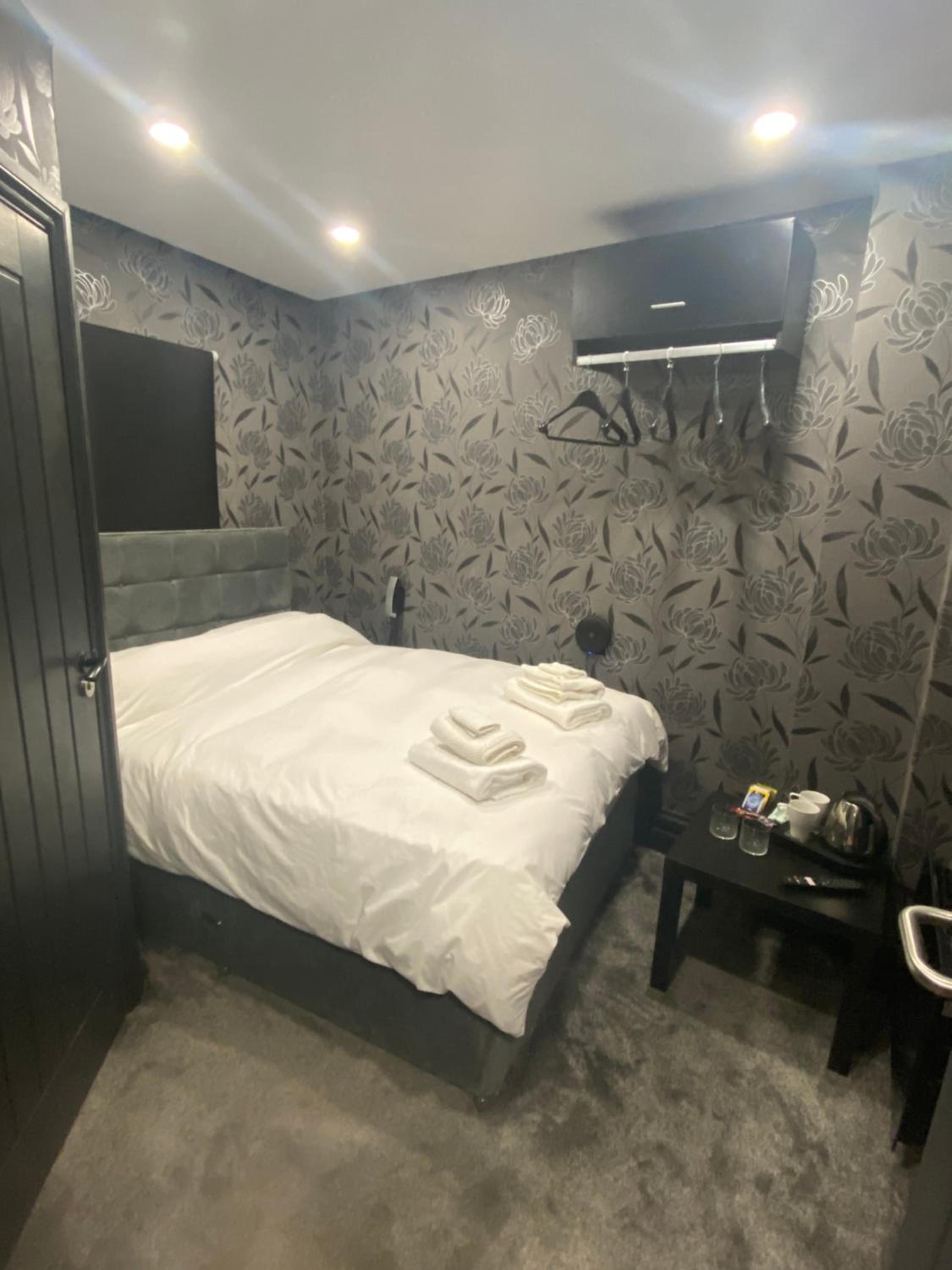 Budget Double Room photo 2