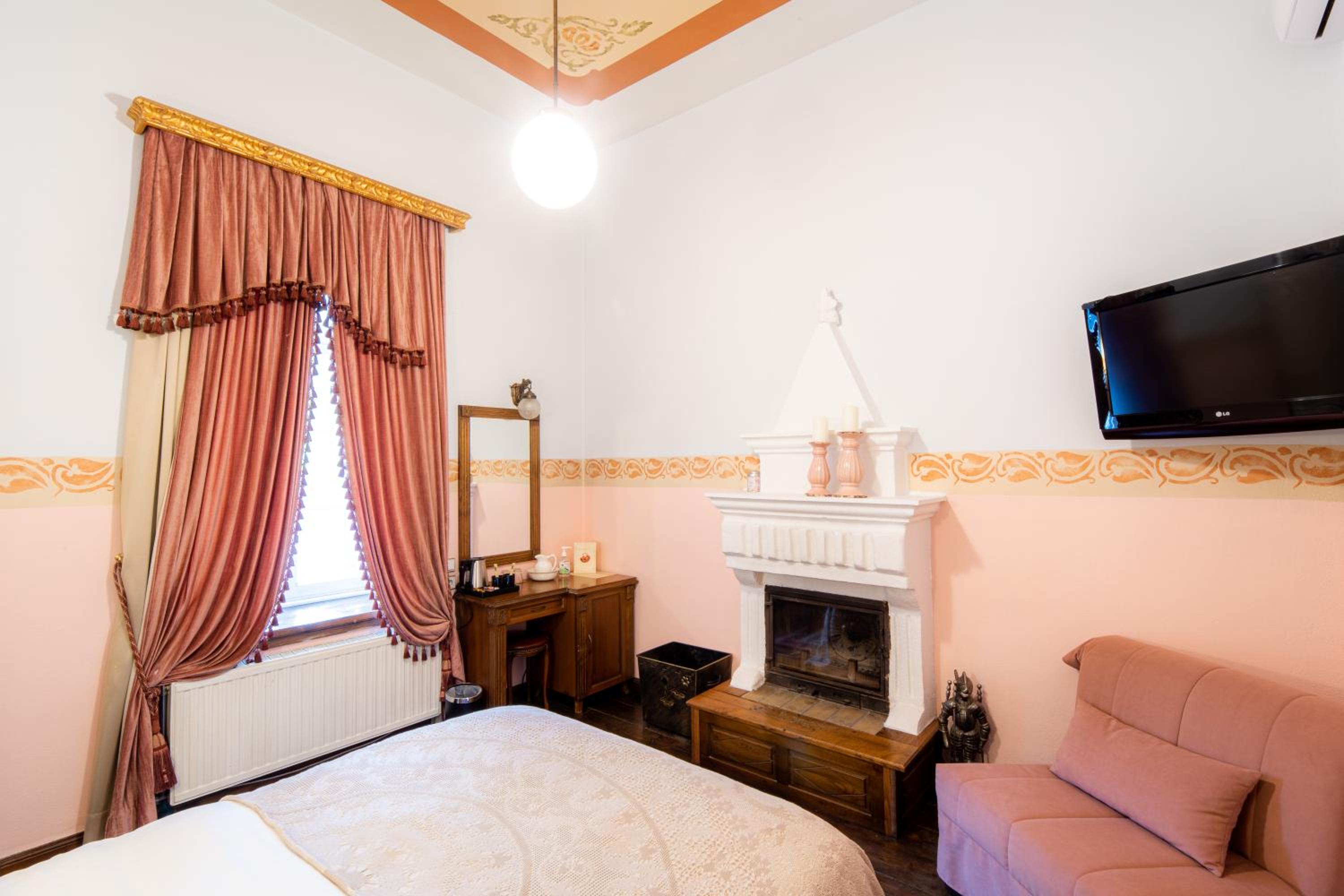 Standard Double Room with Fireplace - Photo 7