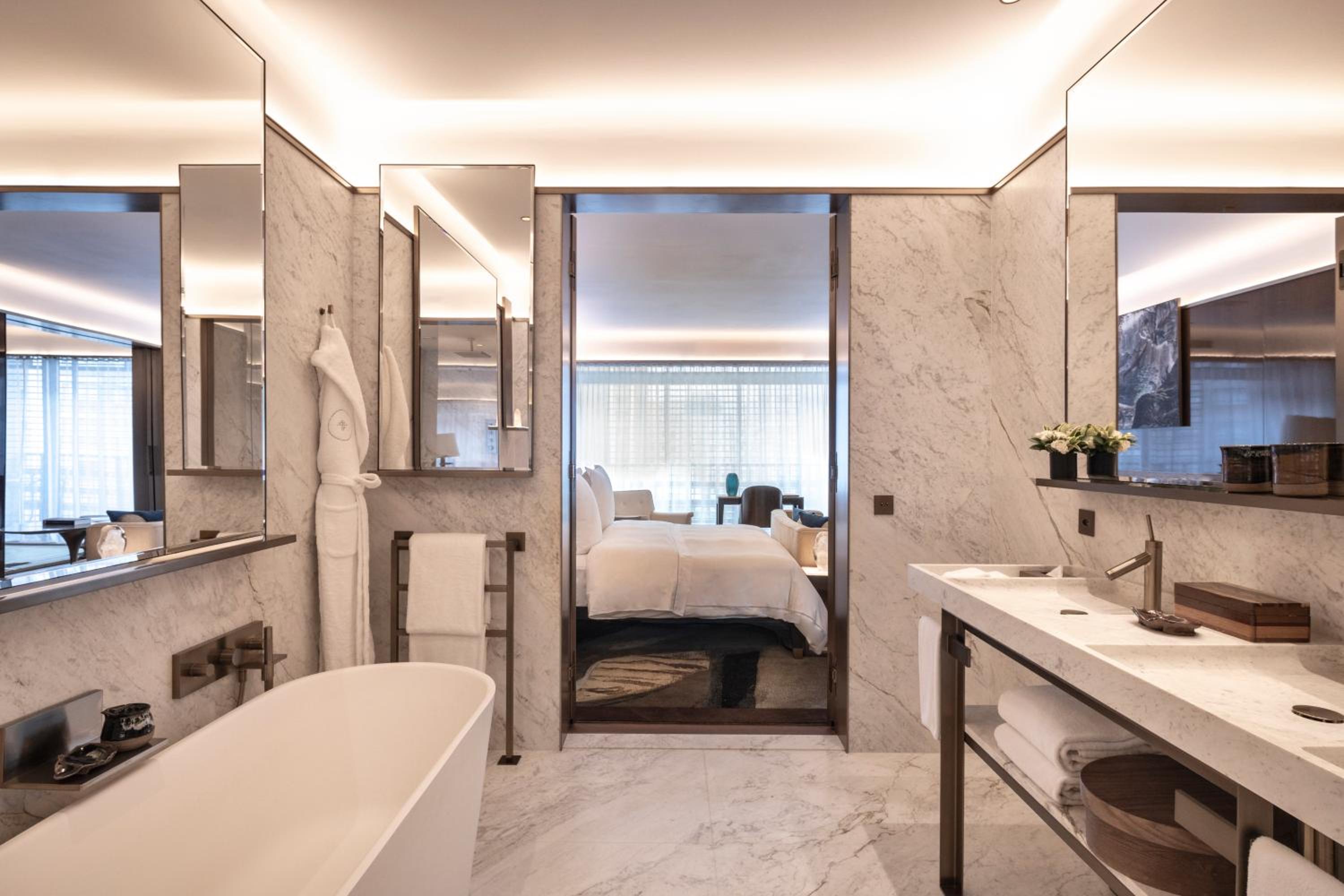 Premier Suite - Photo 4