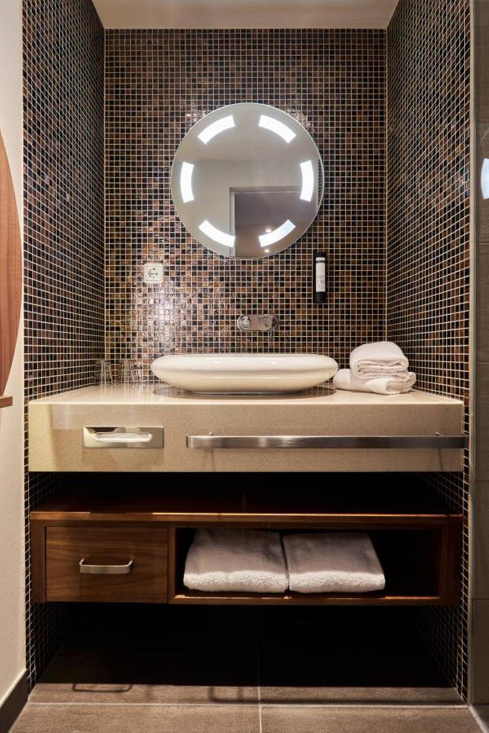 Deluxe Double Room - Photo 7
