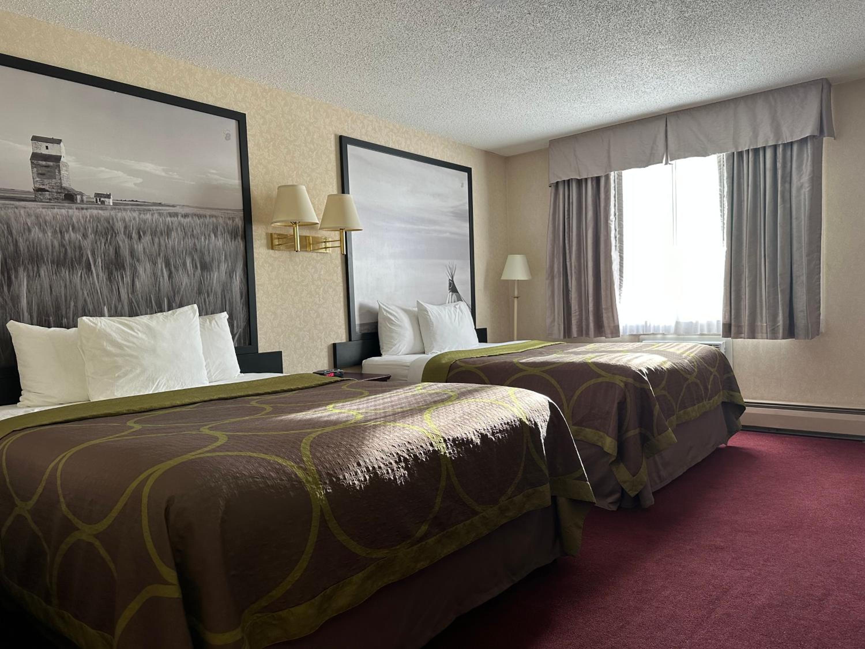 Queen Room with Two Queen Beds - Non-Smoking - Photo 17