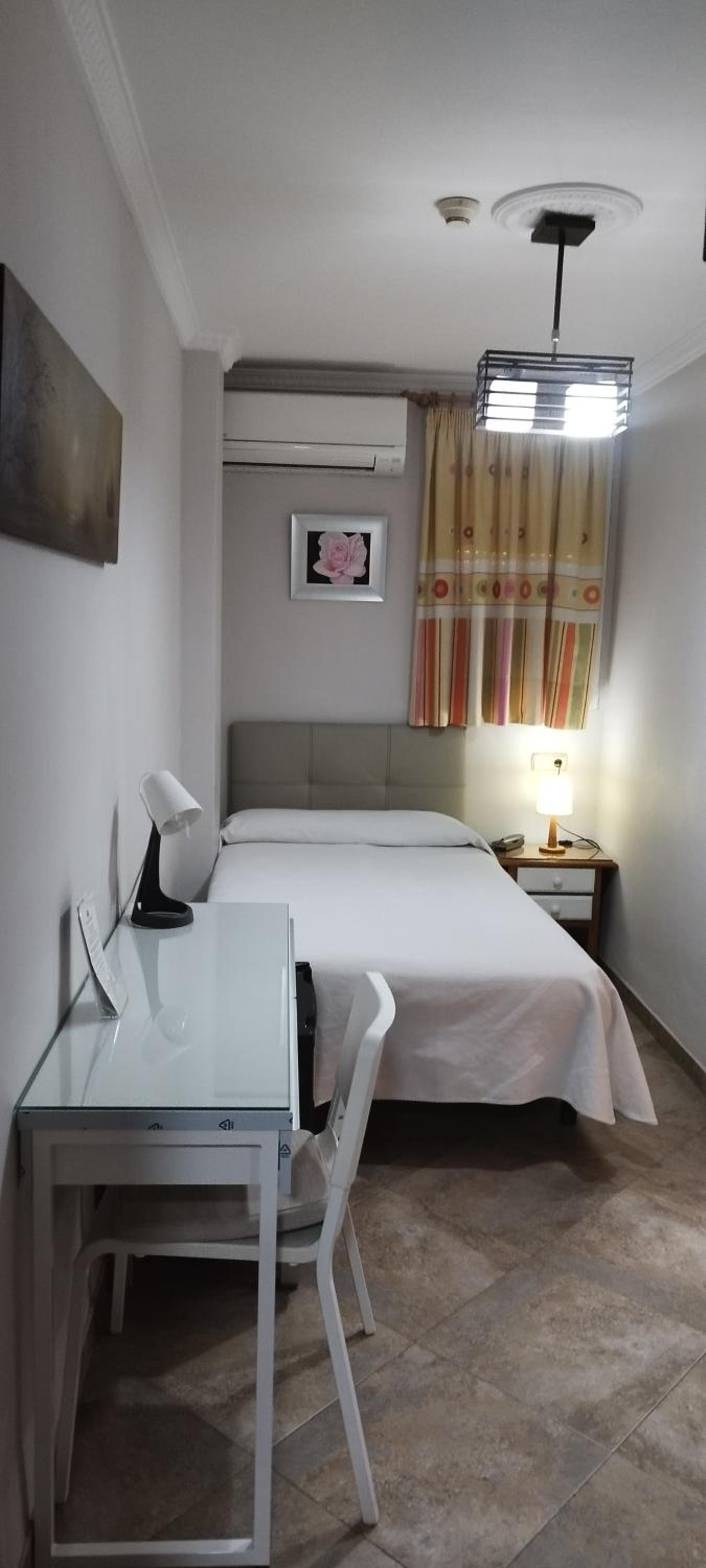 Single Room photo 3