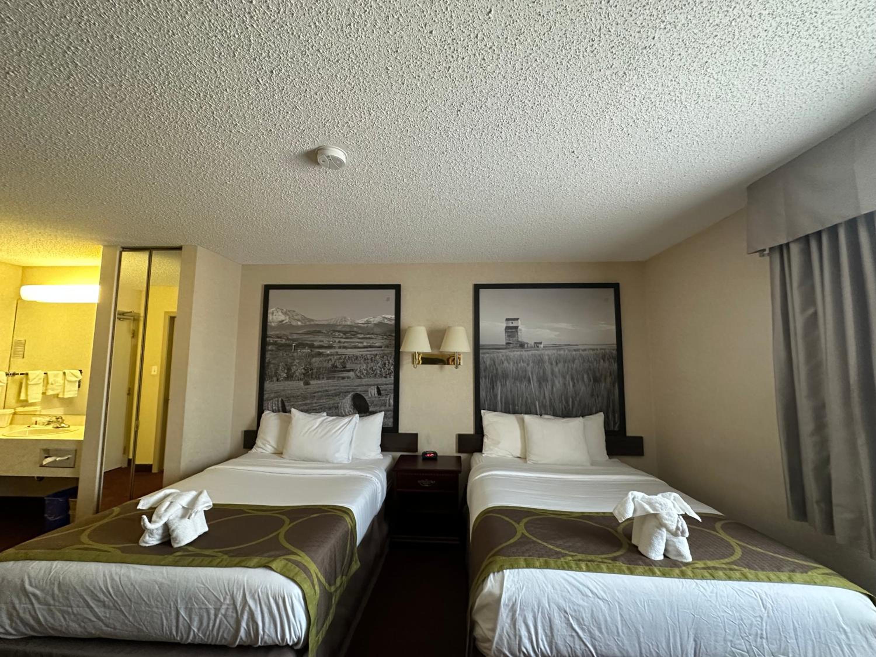 Double Room with Two Double Beds - Non-Smoking - Photo 11