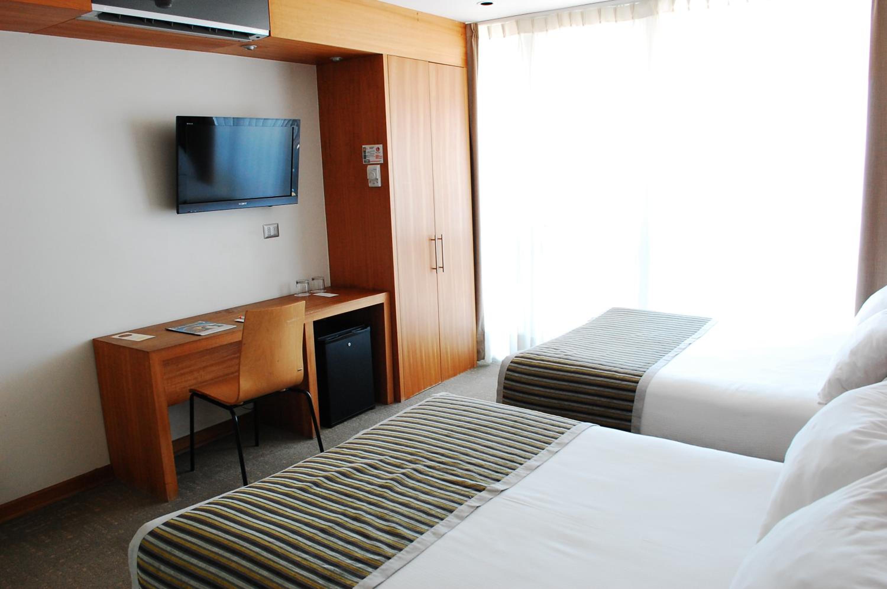 Twin Room with Side Sea View photo 3
