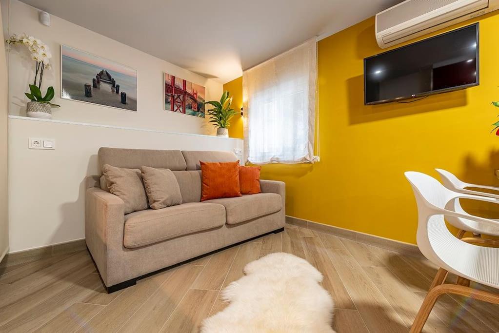 One-Bedroom Apartment photo 2