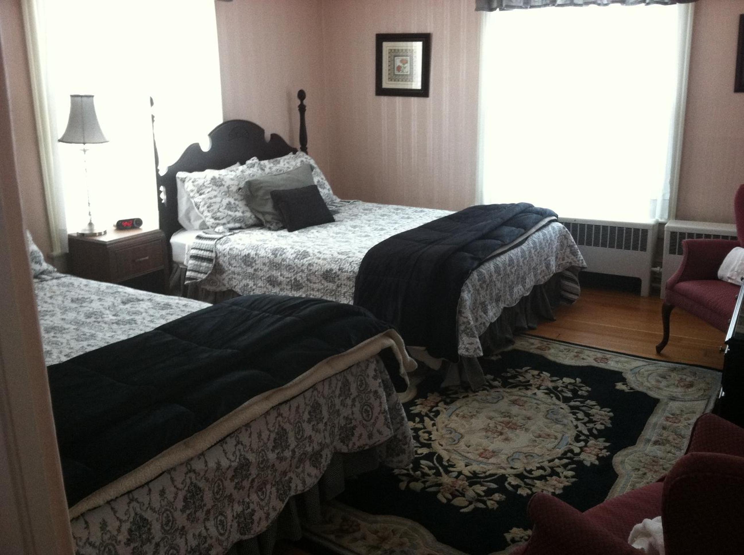 Queen Room with 2 Queen Beds with Shared Bathroom  photo 1
