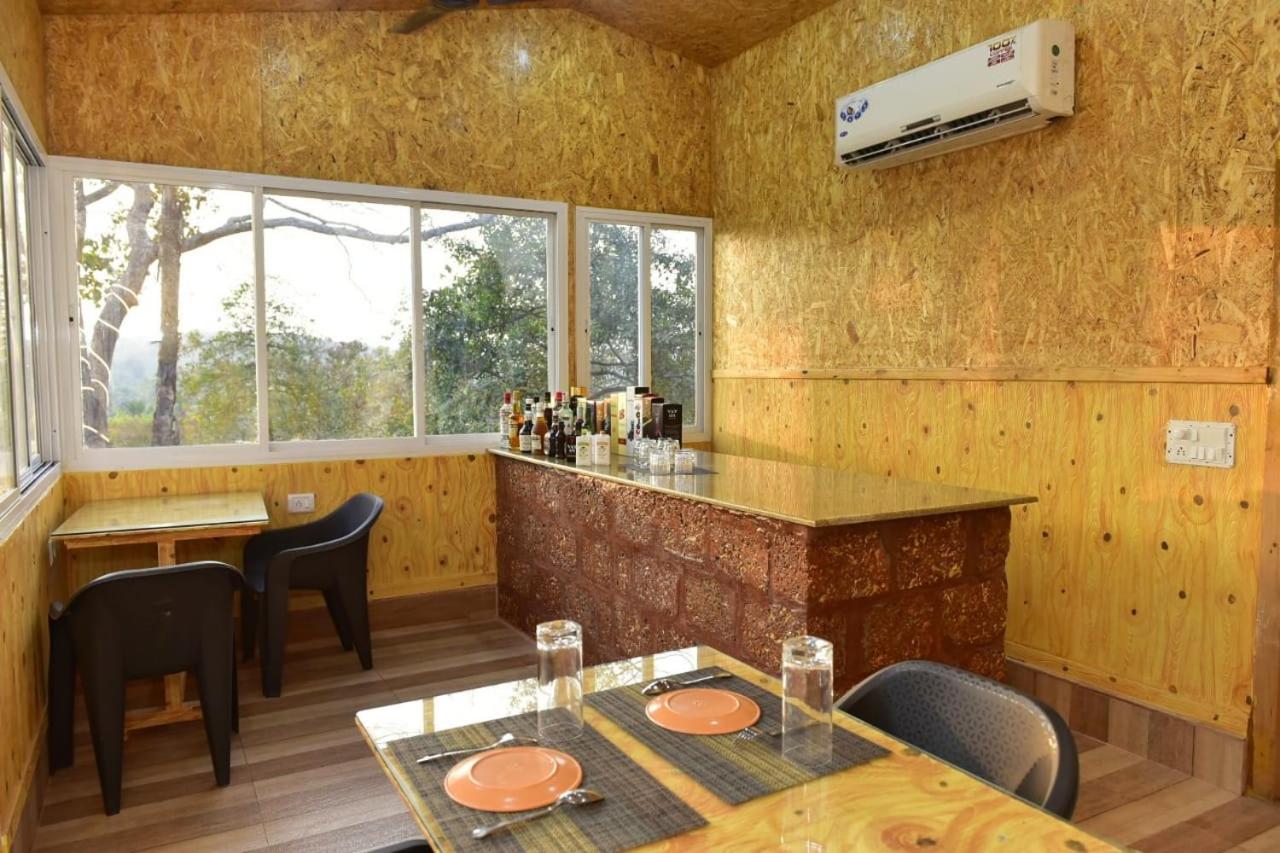 Deluxe King Room - Photo 4