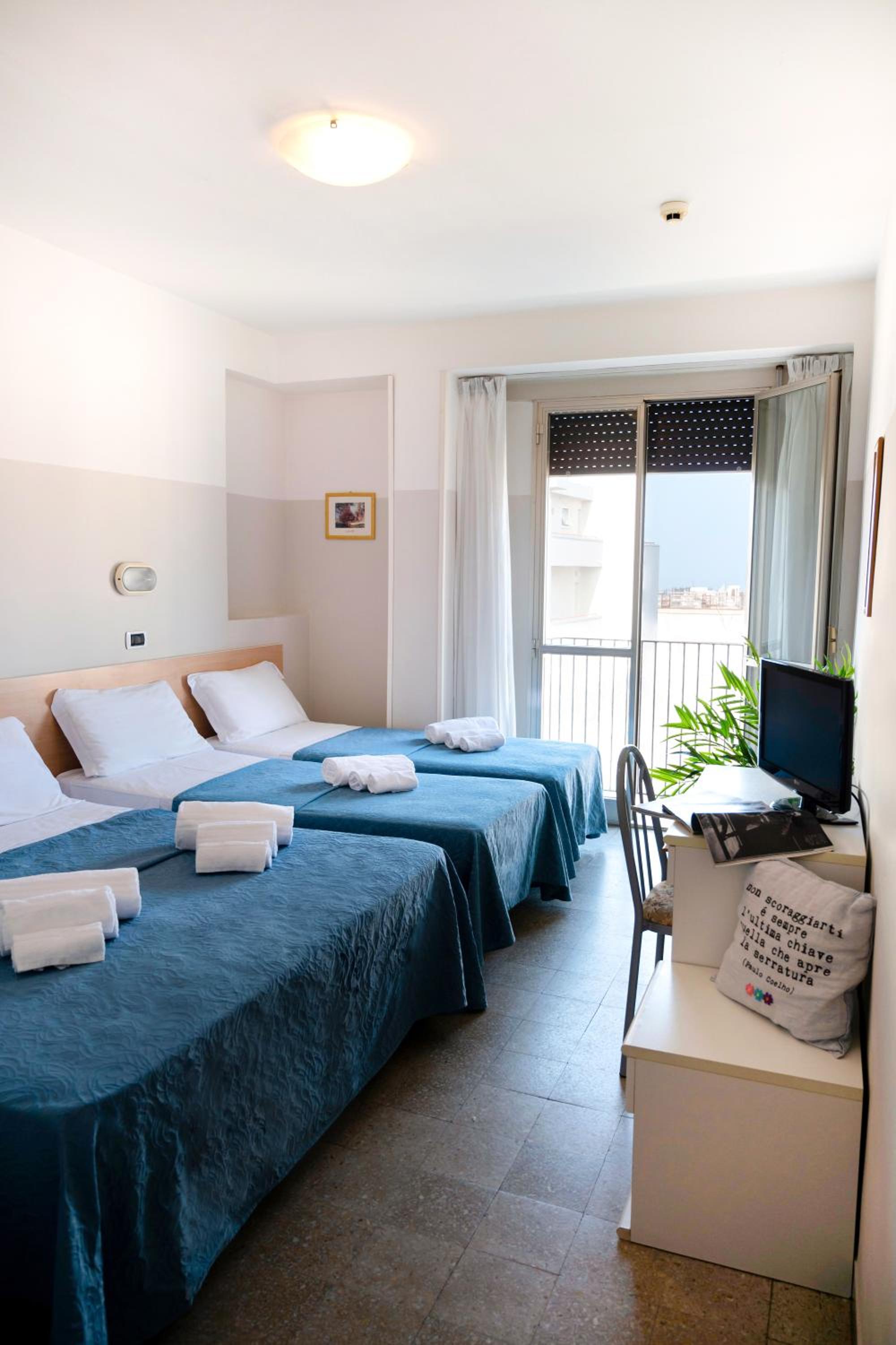 Quadruple Room - Photo 3