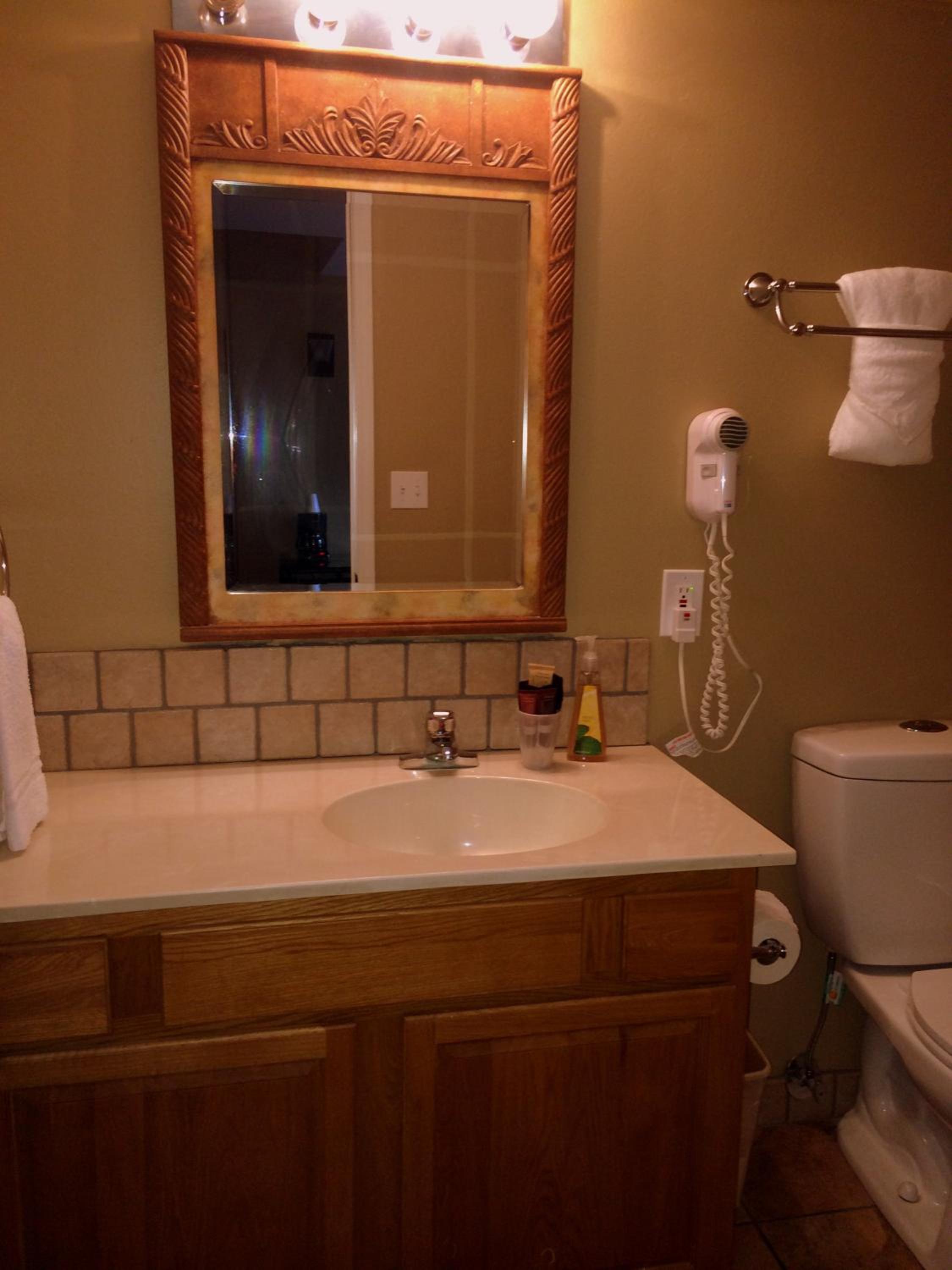 King Suite with Spa Bath - Photo 3